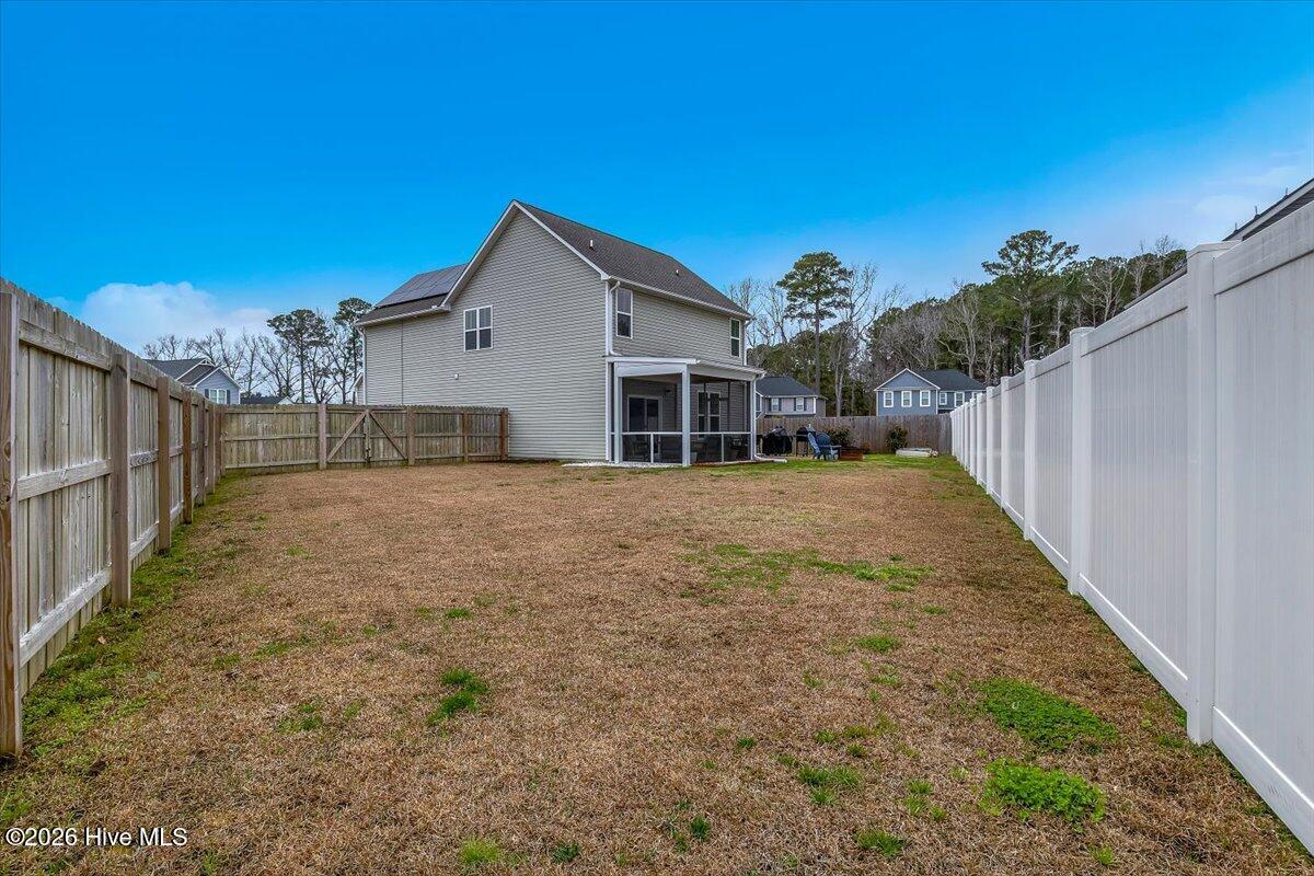 100558100 | Photo 54