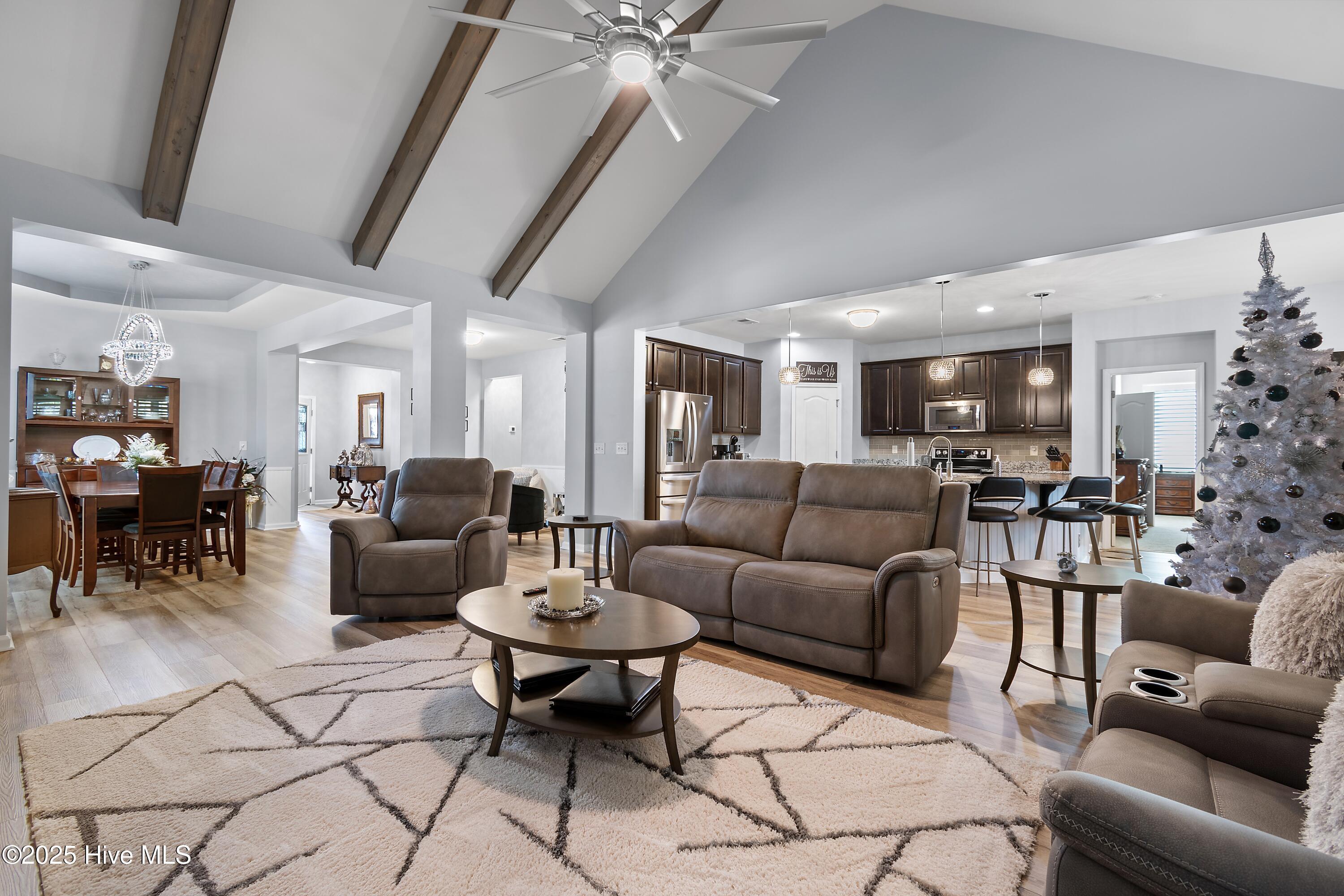 100542898 | Photo 16