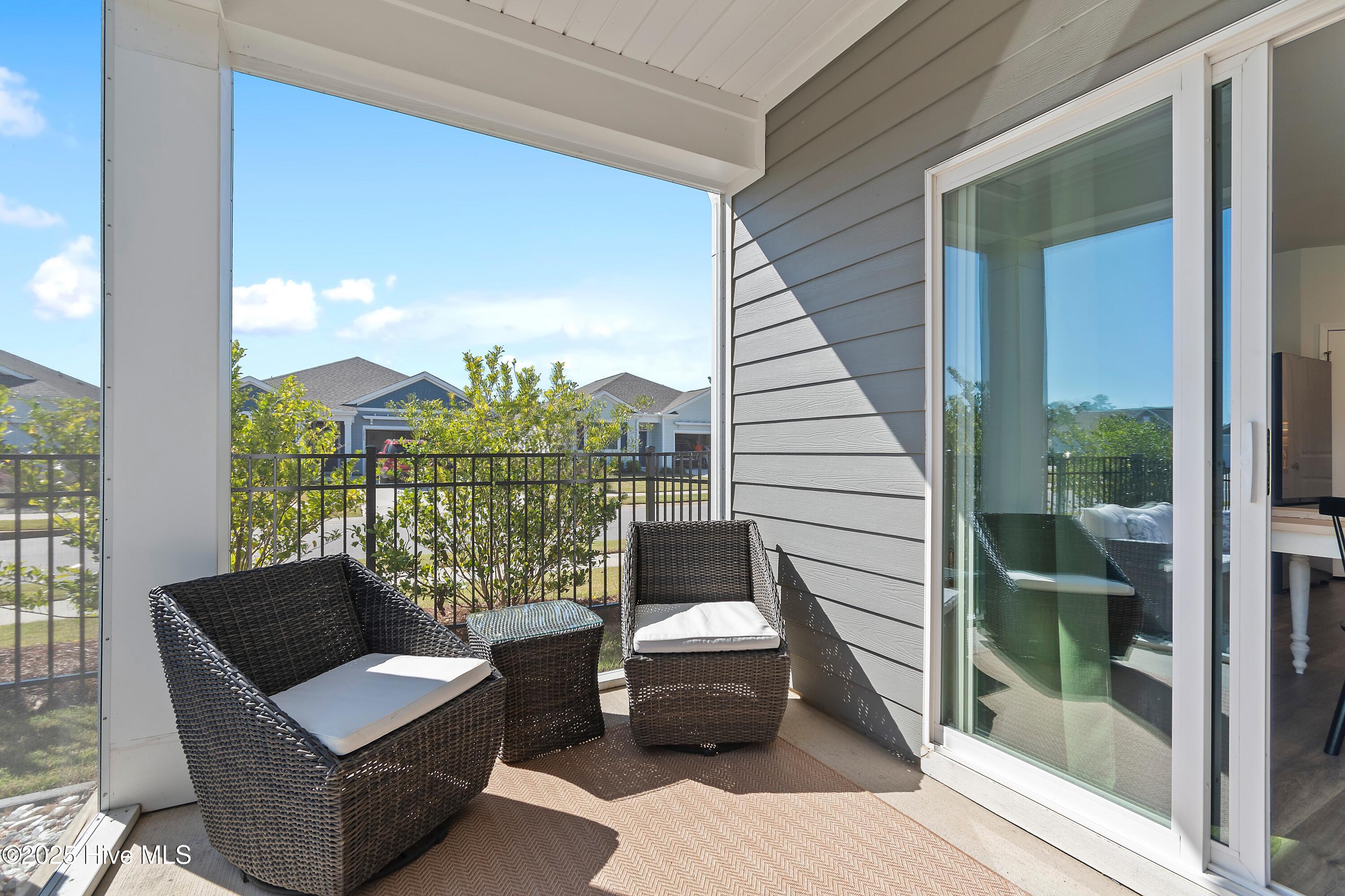 100538453 | Photo 38