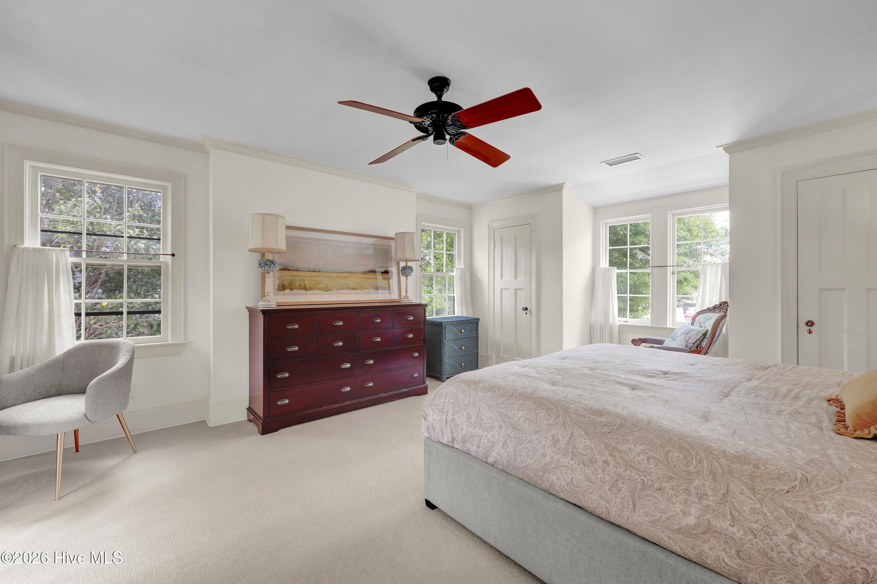 100570649 | Photo 32