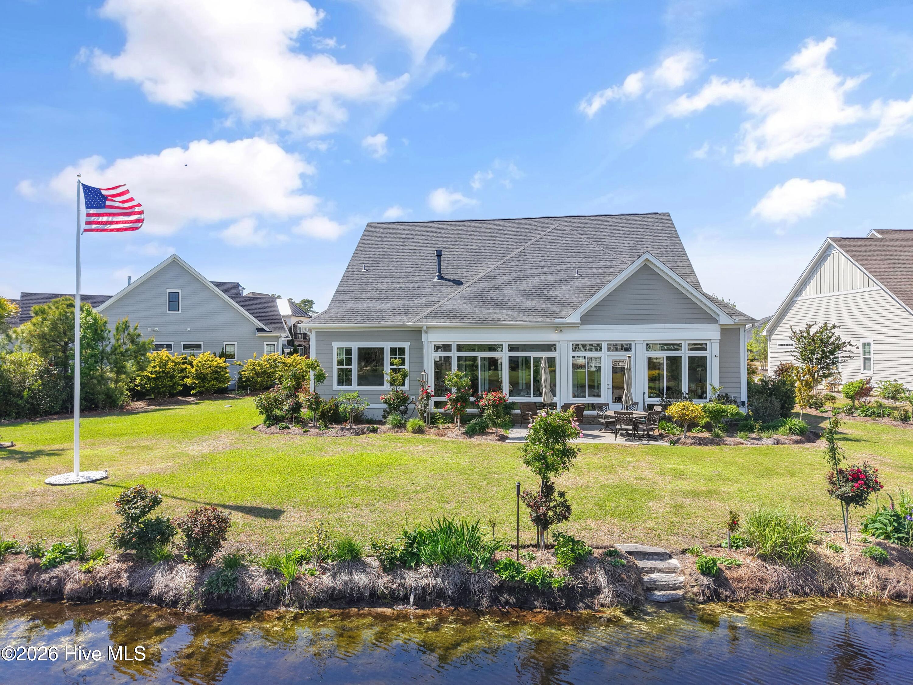 100560288 | Photo 111