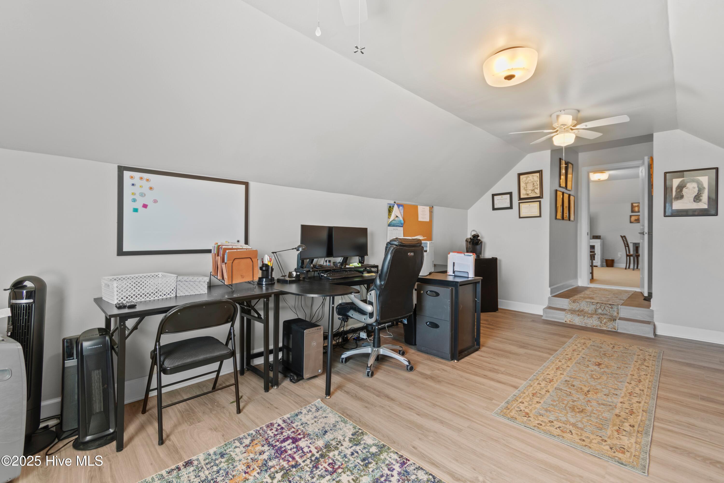 100528892 | Photo 61