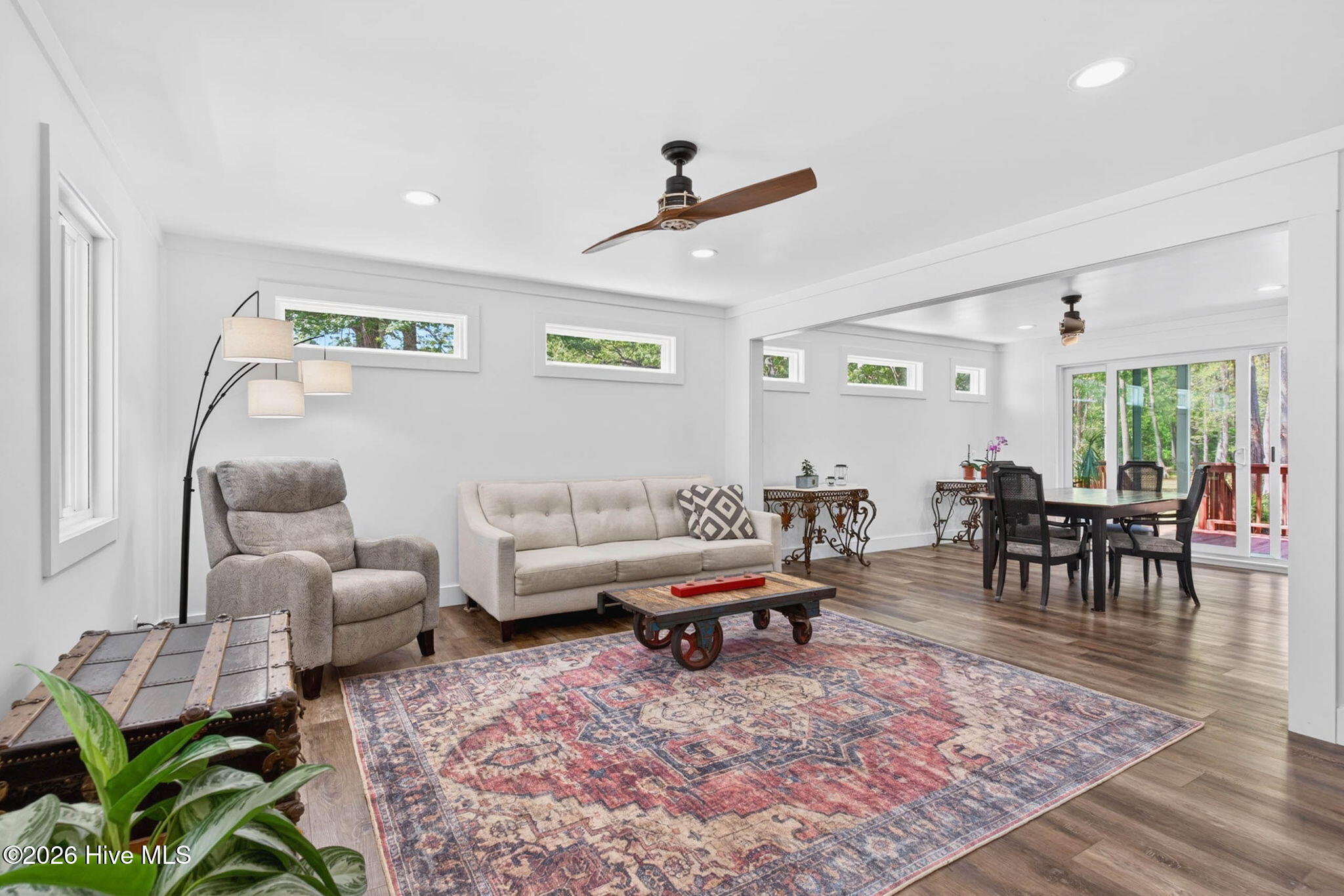 100568923 | Photo 15