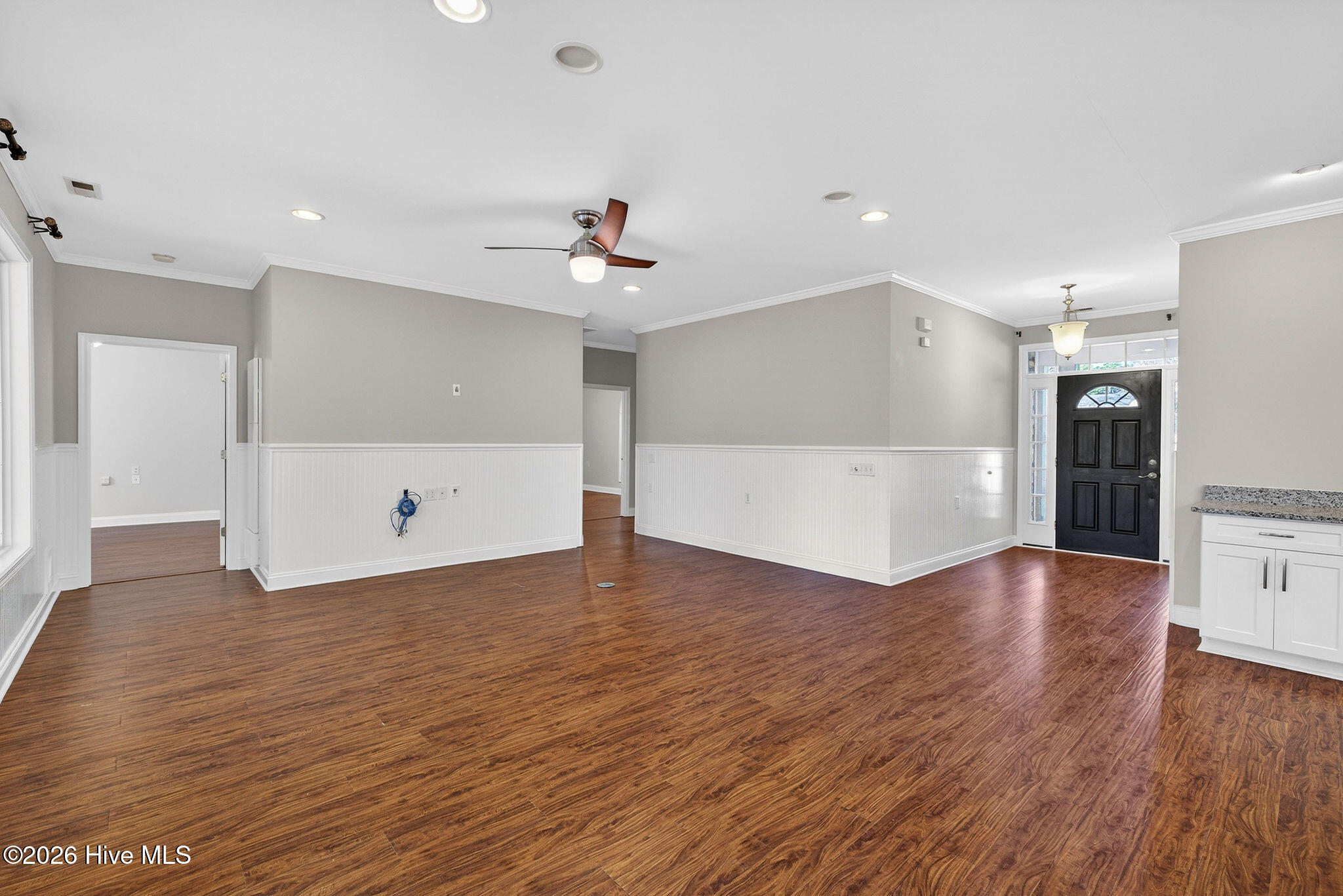 100549331 | Photo 23