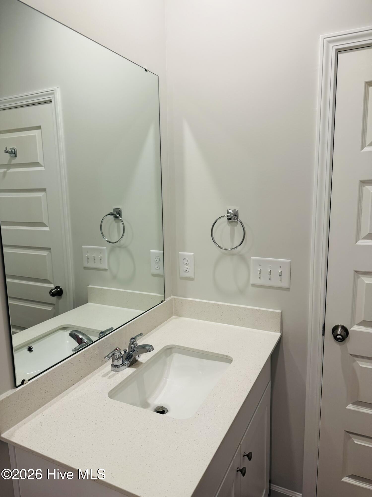 100566232 | Photo 15