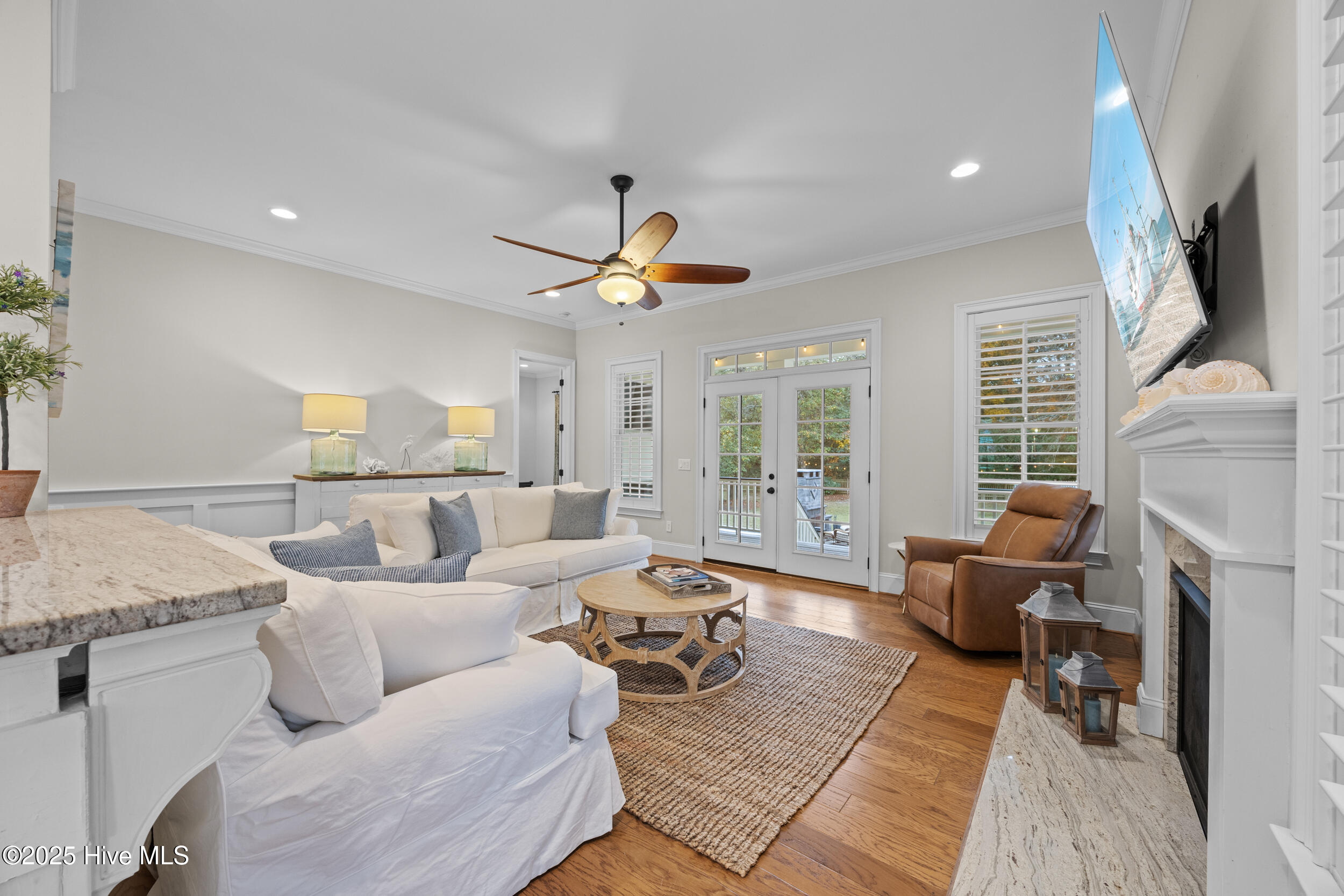 100570509 | Photo 37