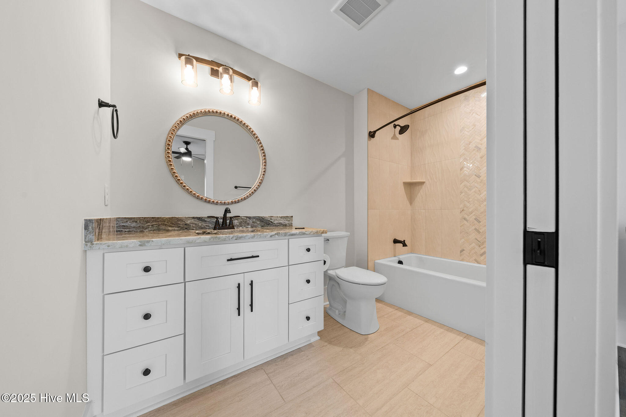 100521621 | Photo 53