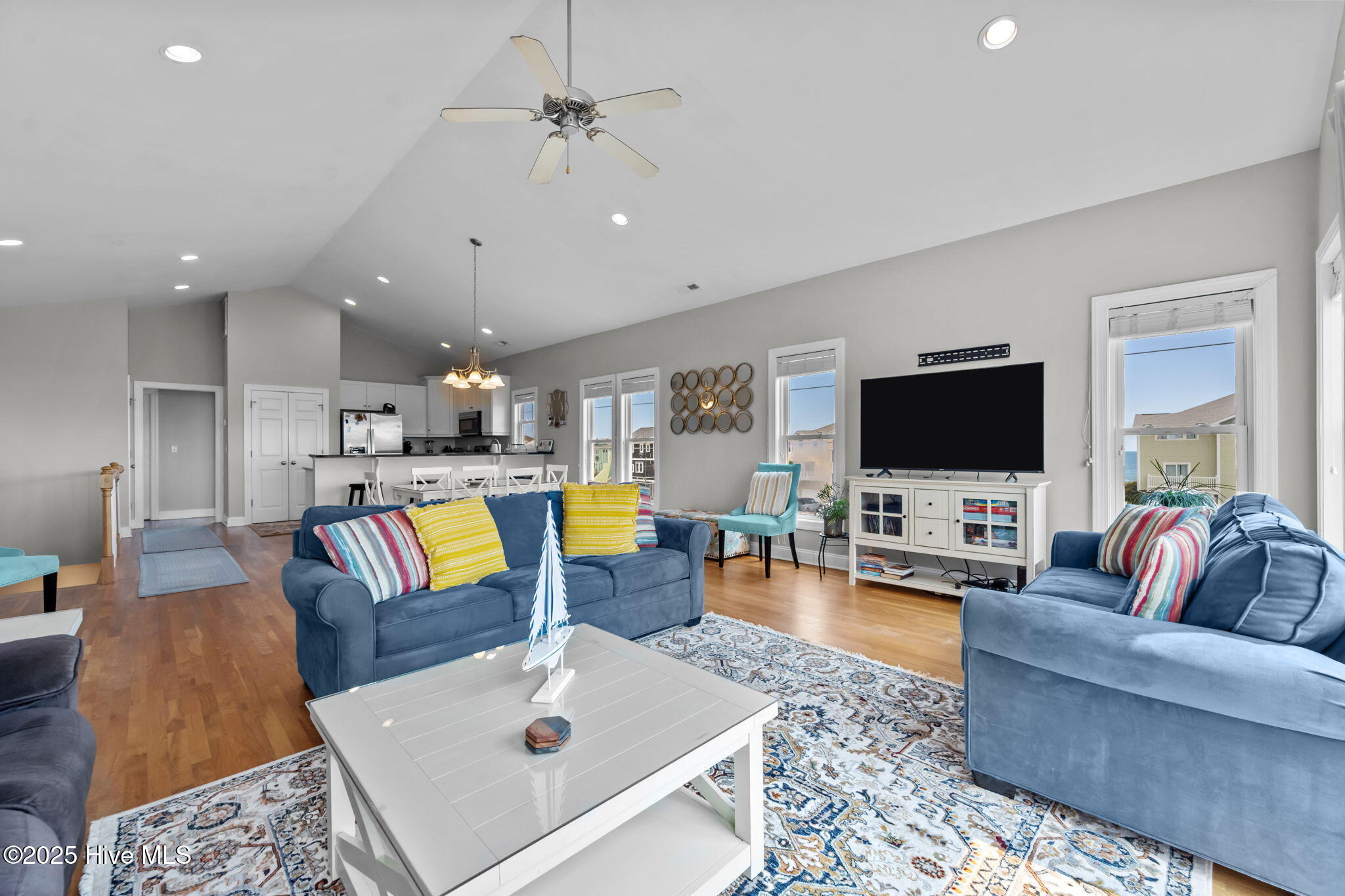 100538921 | Photo 38