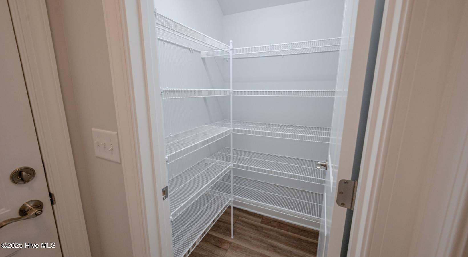 100484526 | Photo 35