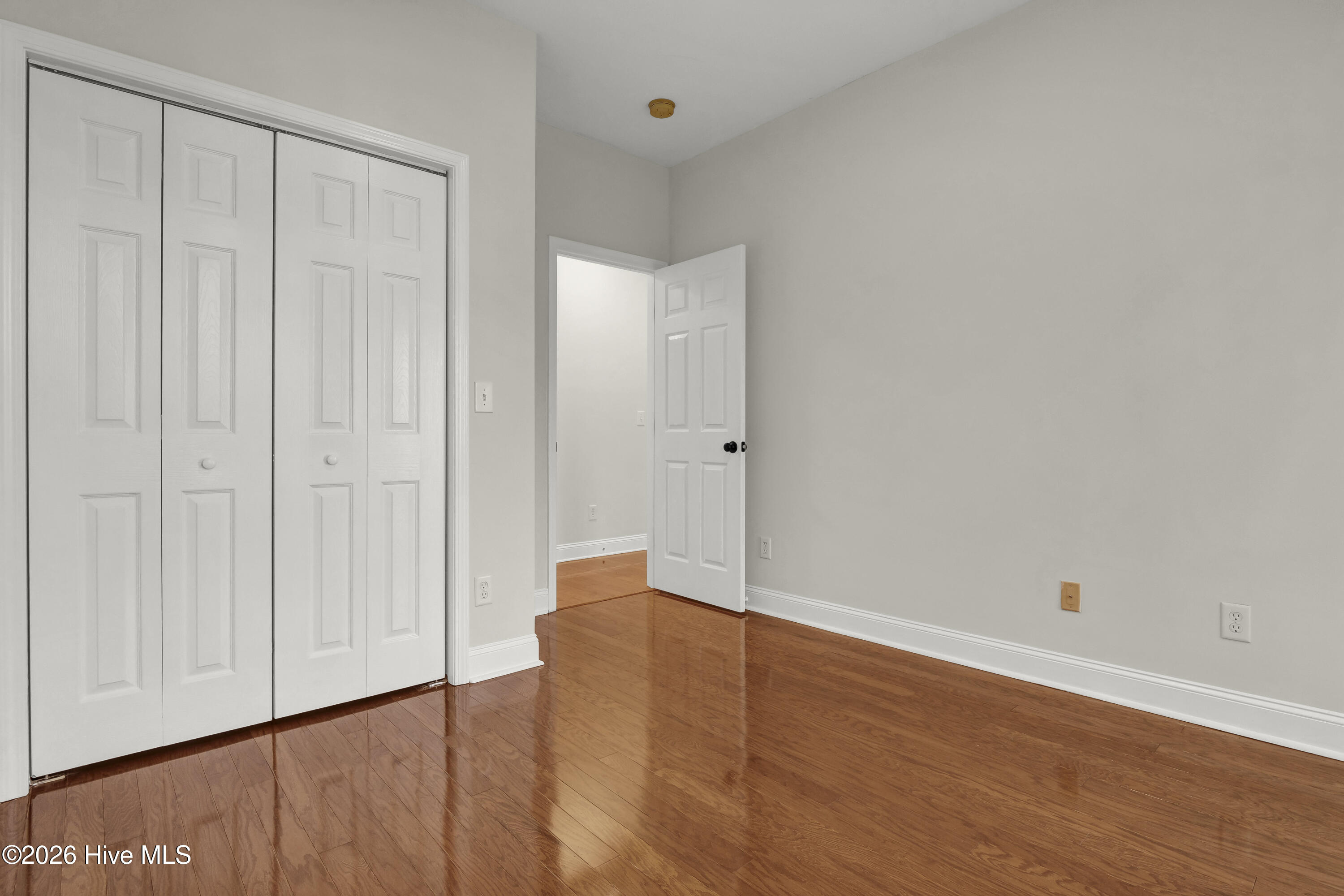 100563177 | Photo 23