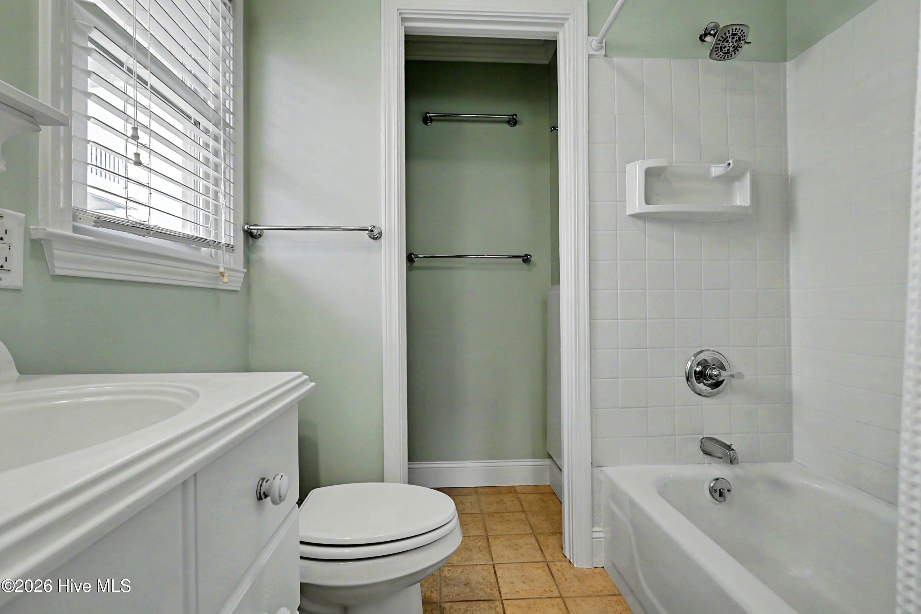 100563218 | Photo 16