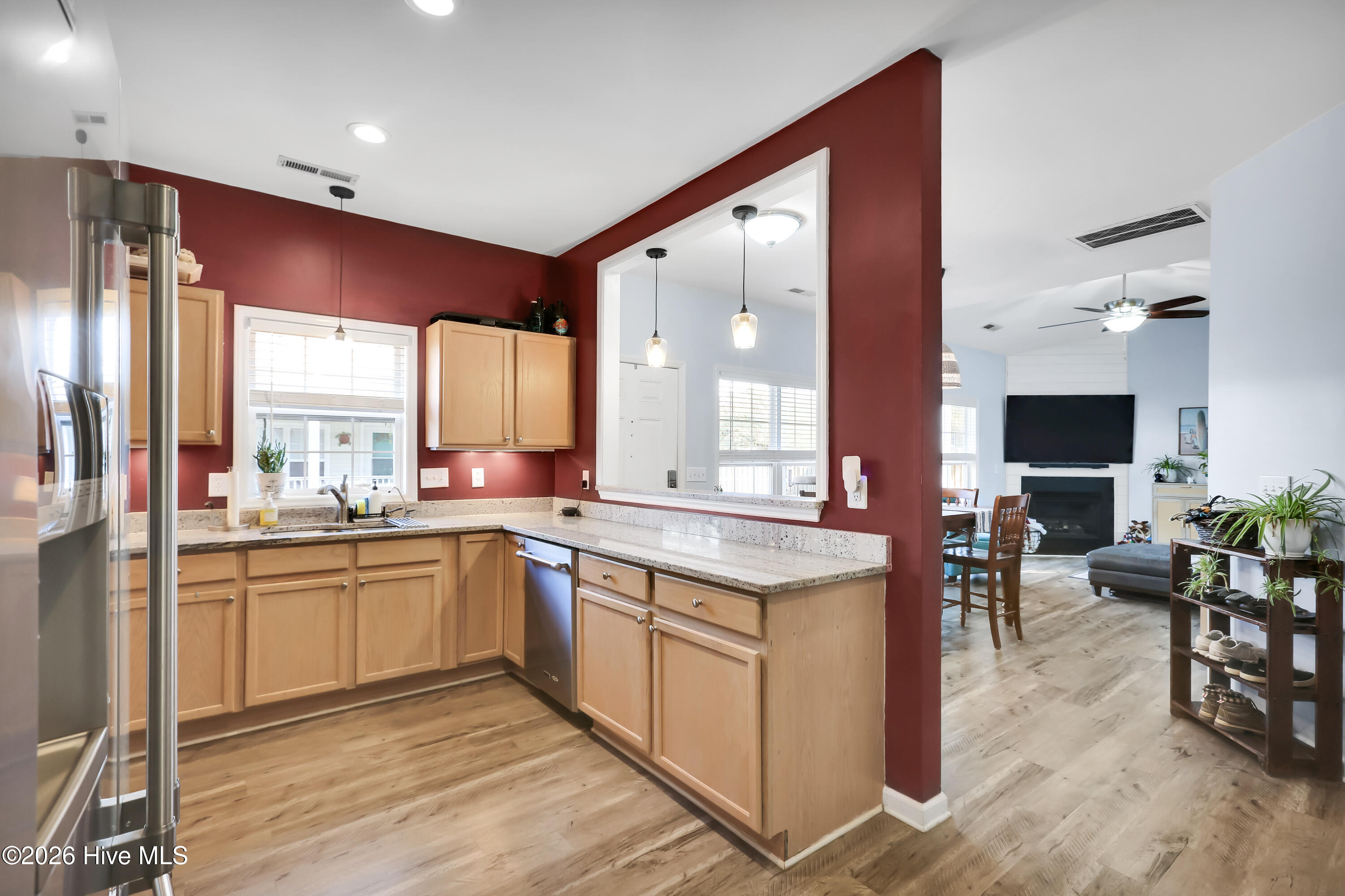 100552393 | Photo 12