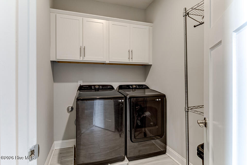 100554310 | Photo 38