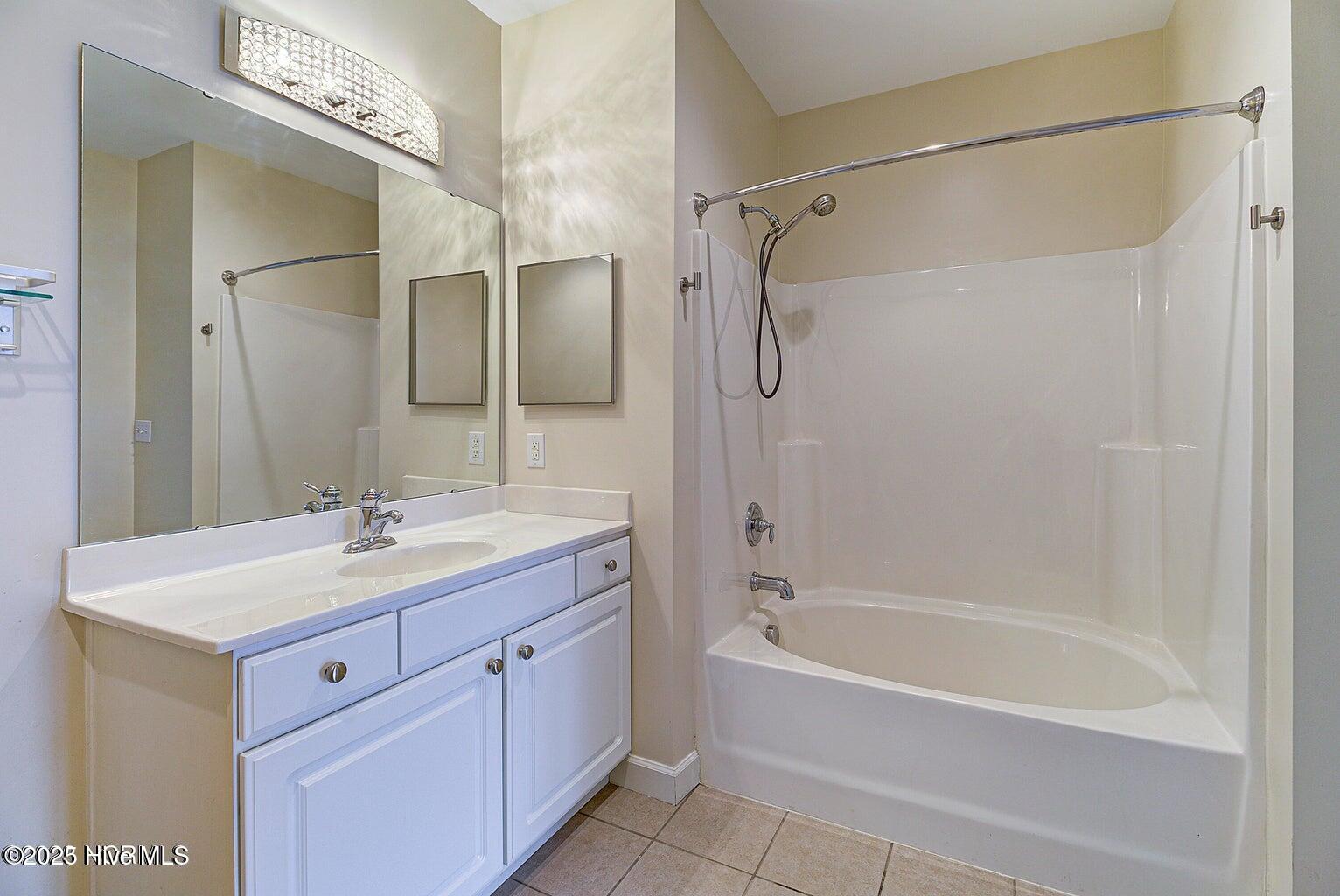 100527168 | Photo 13