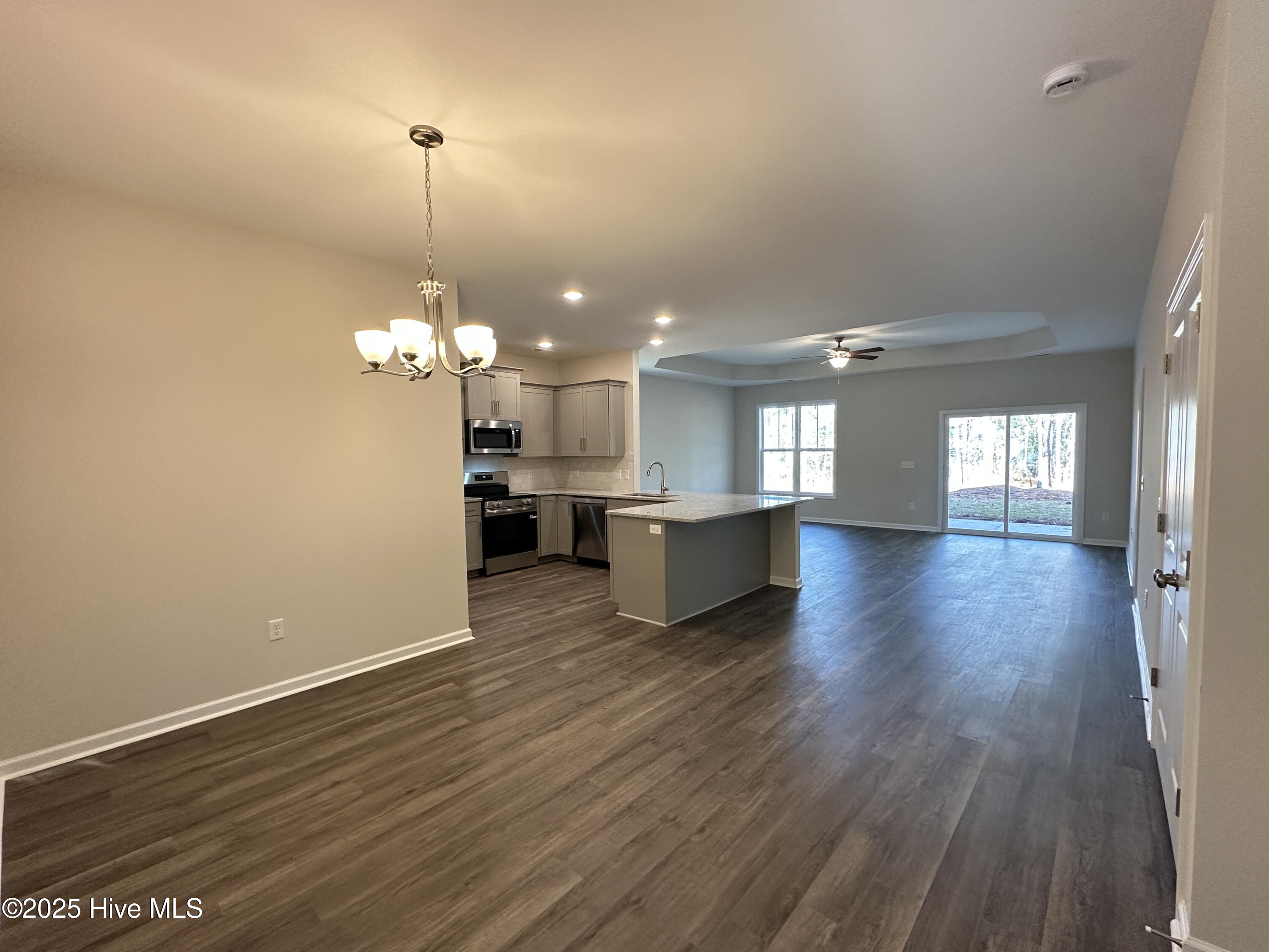 100515738 | Photo 11