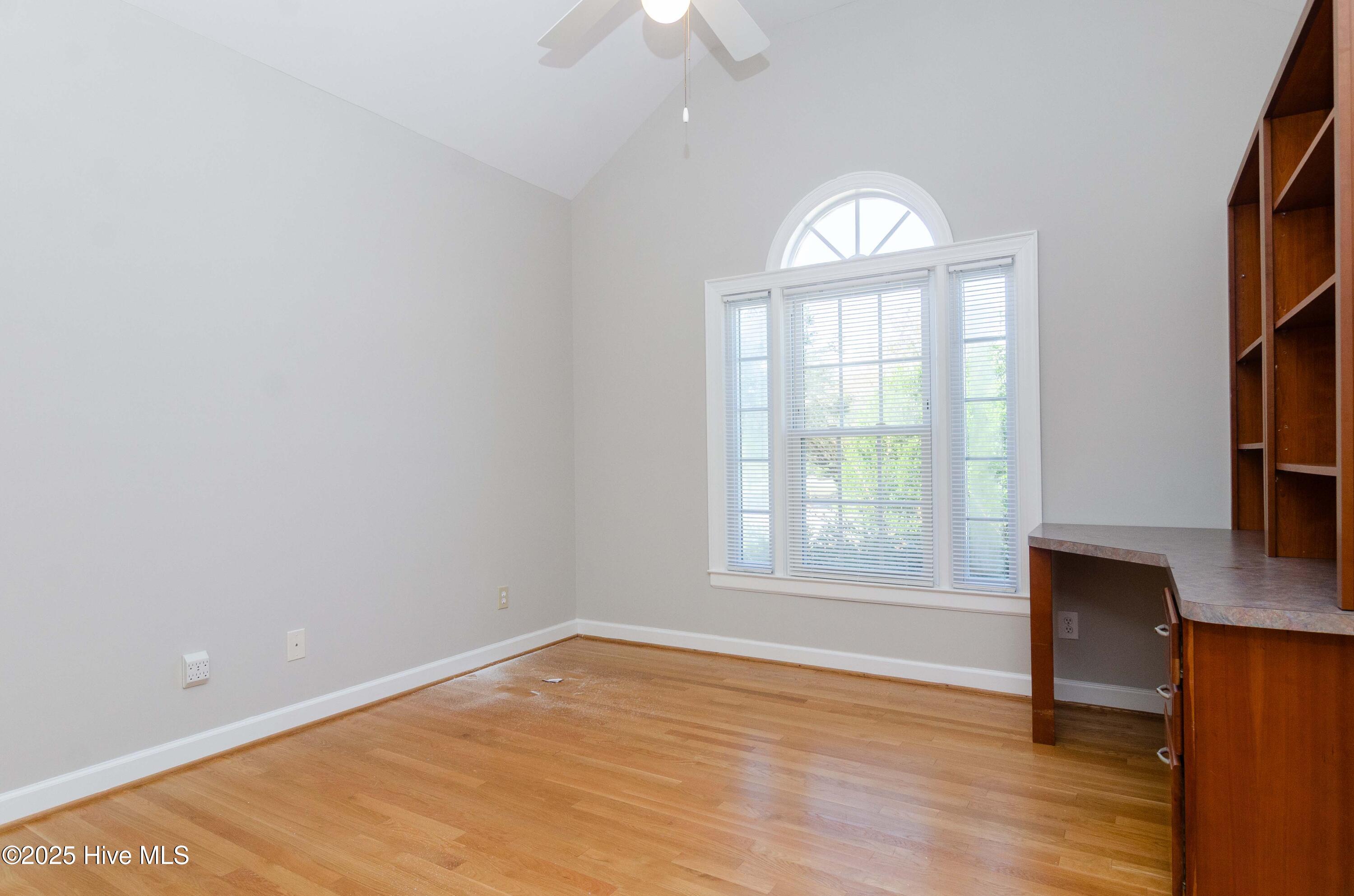 100516965 | Photo 26