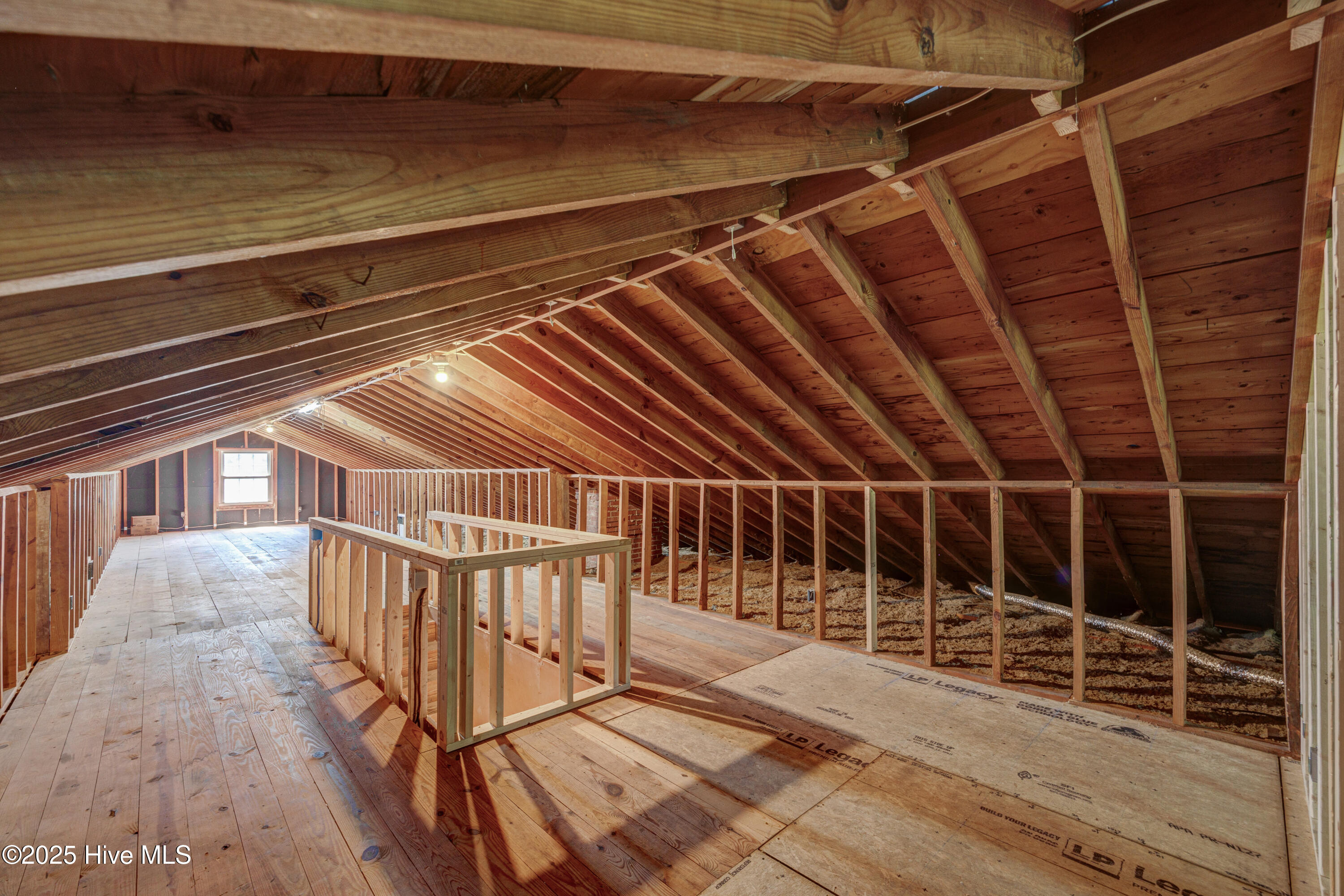 100531788 | Photo 48