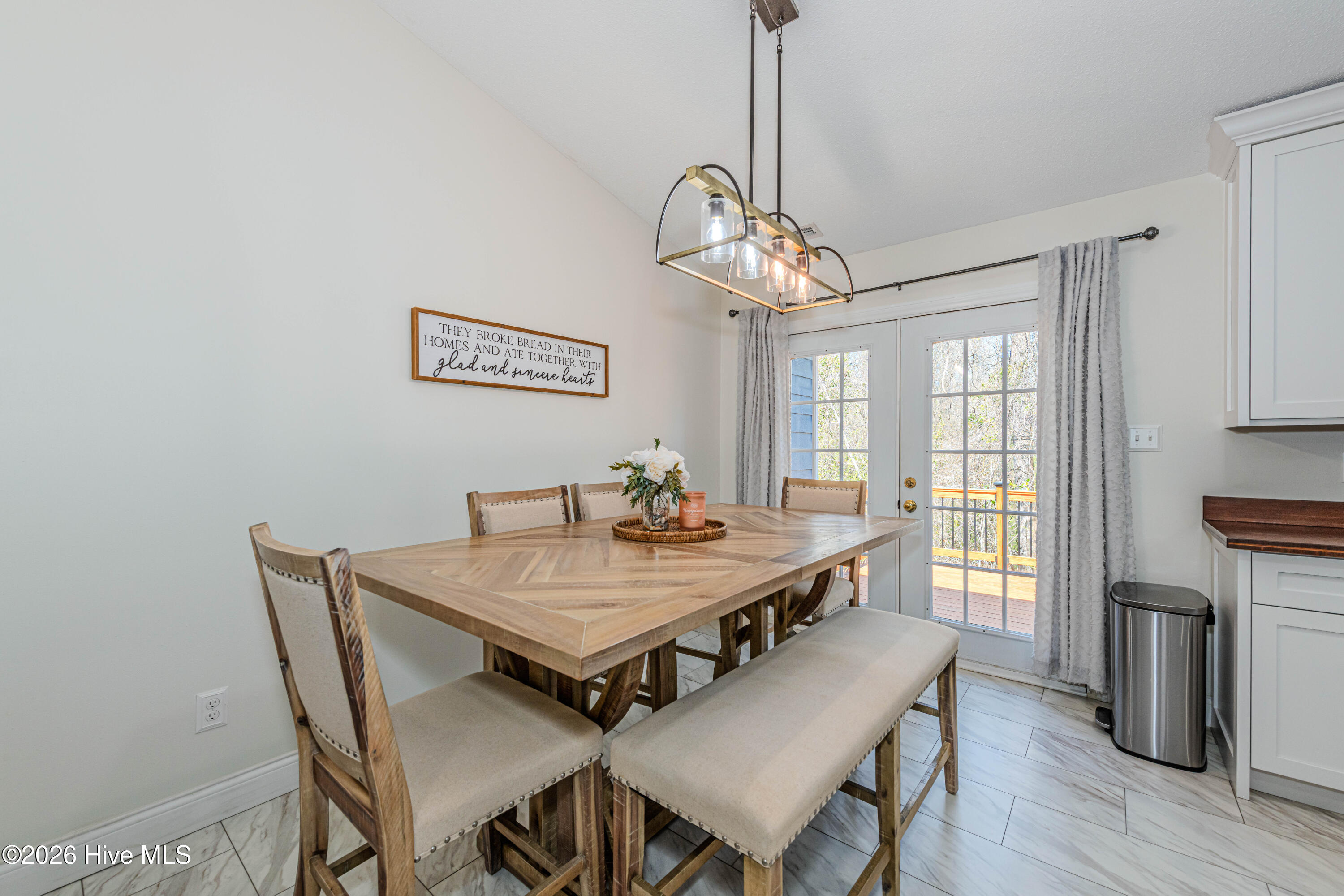 100564633 | Photo 36