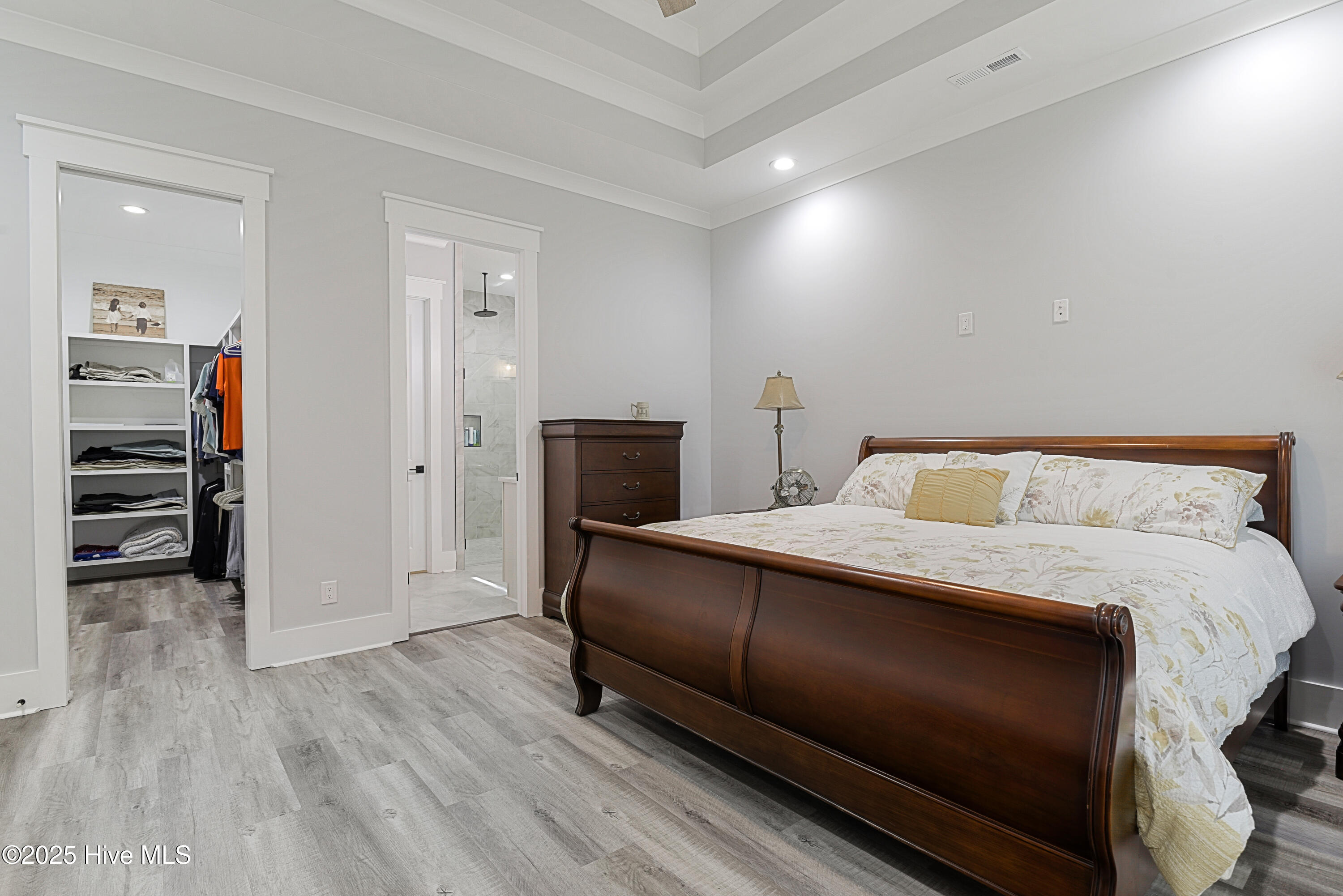 100532165 | Photo 19