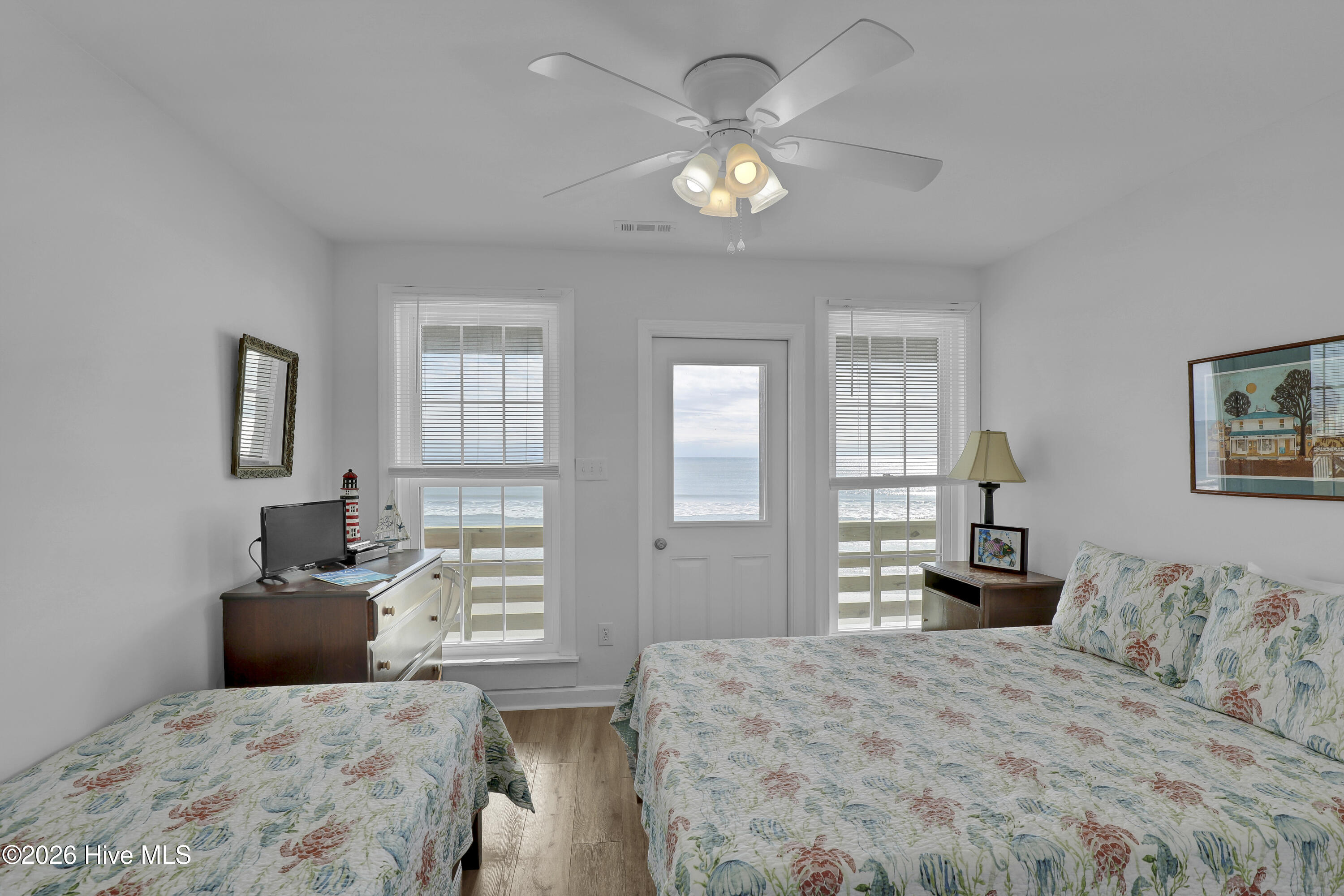 100551936 | Photo 51