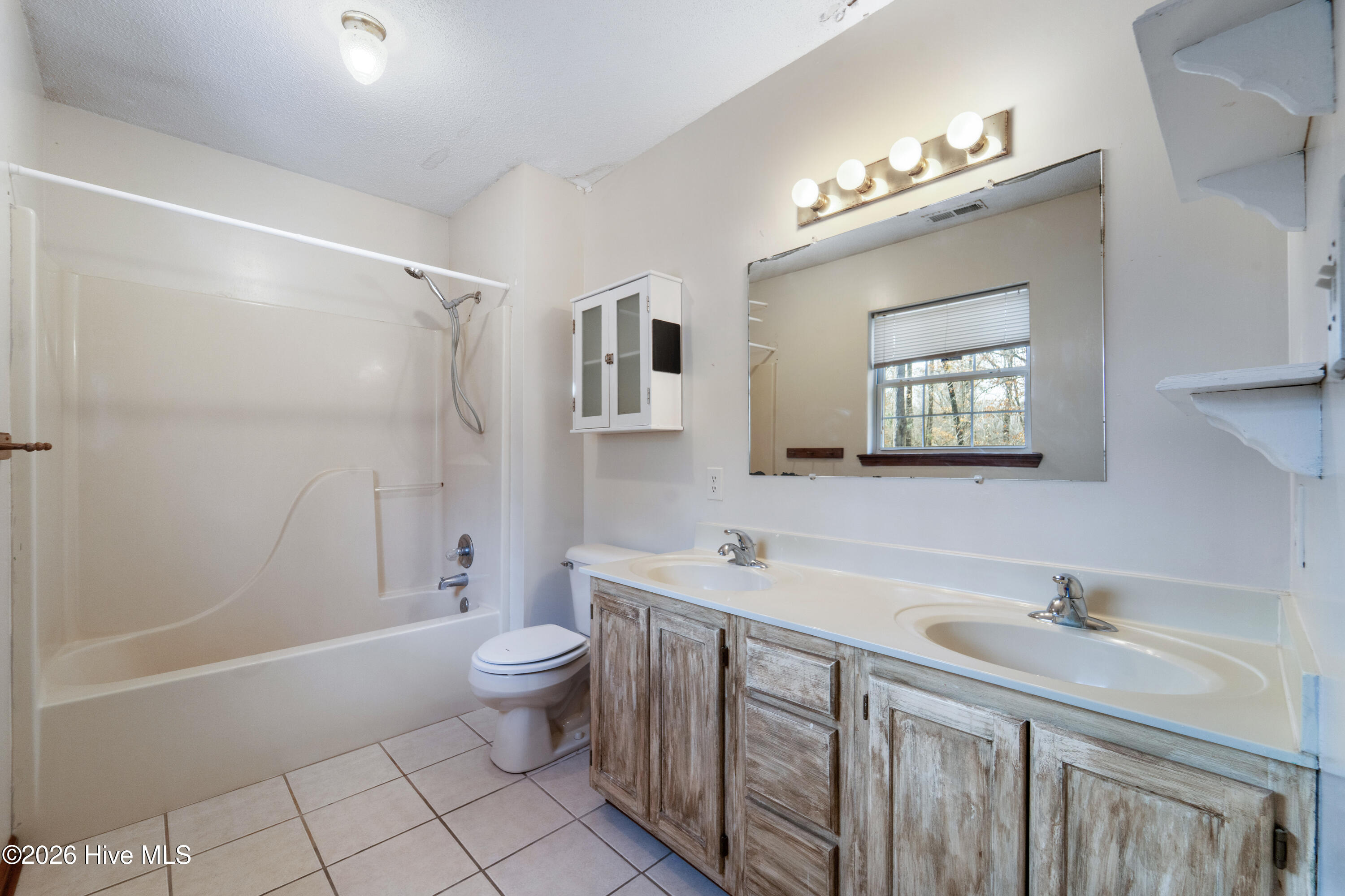 100557968 | Photo 42