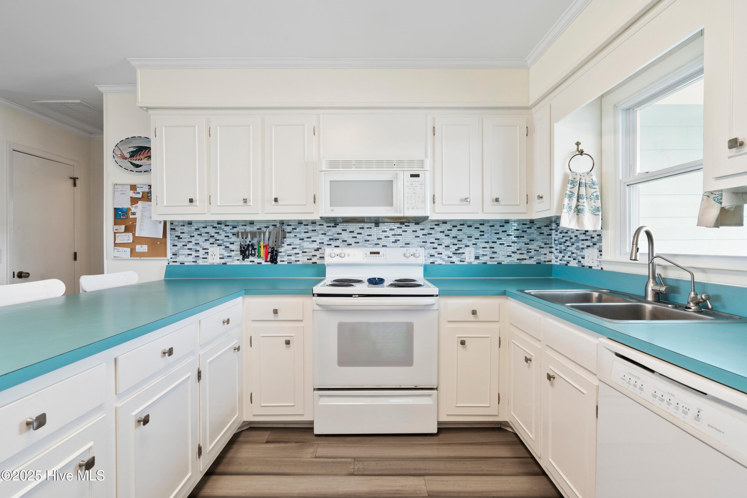 100526727 | Photo 11