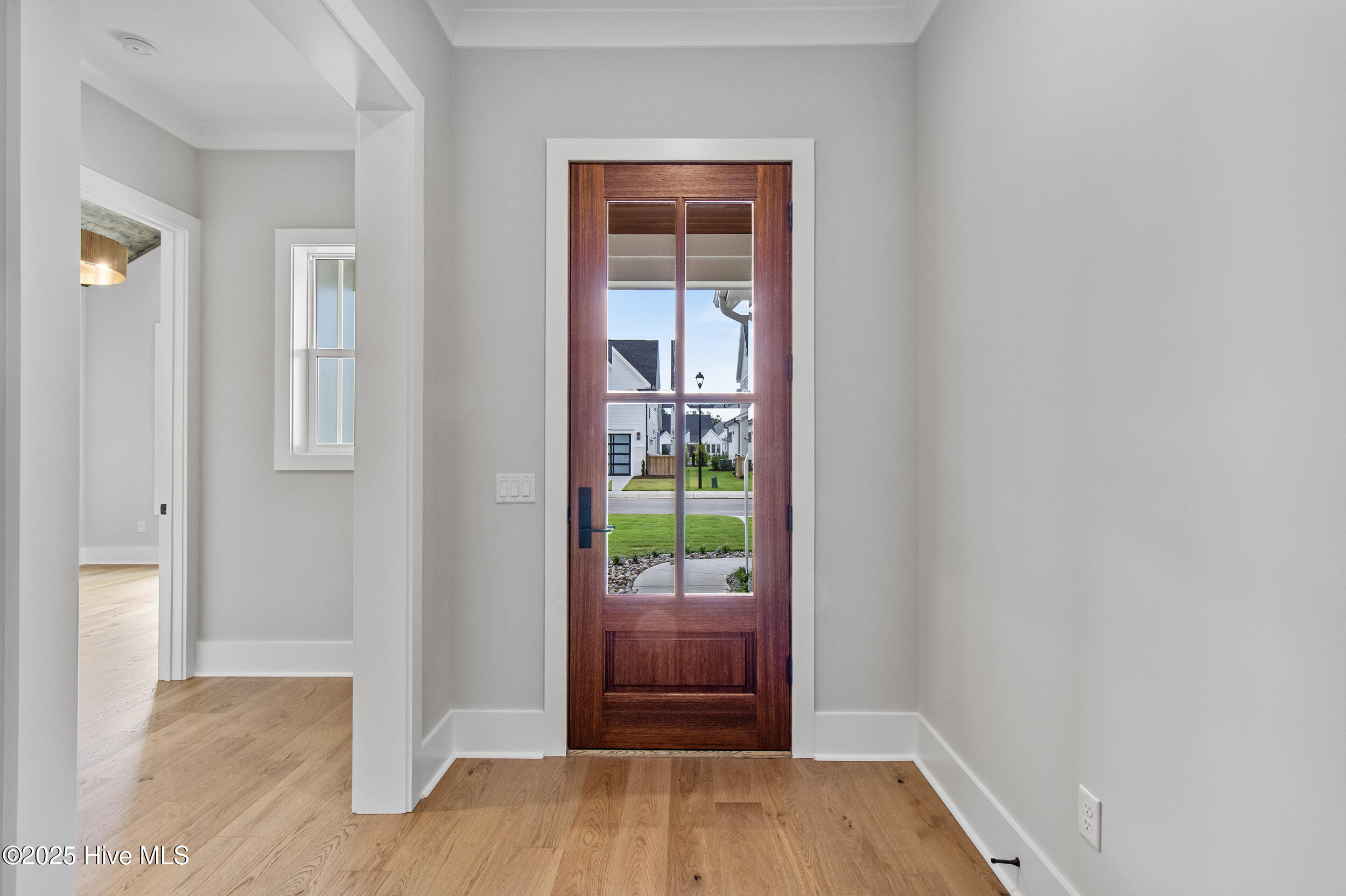 Foyer with Hardwood floorings