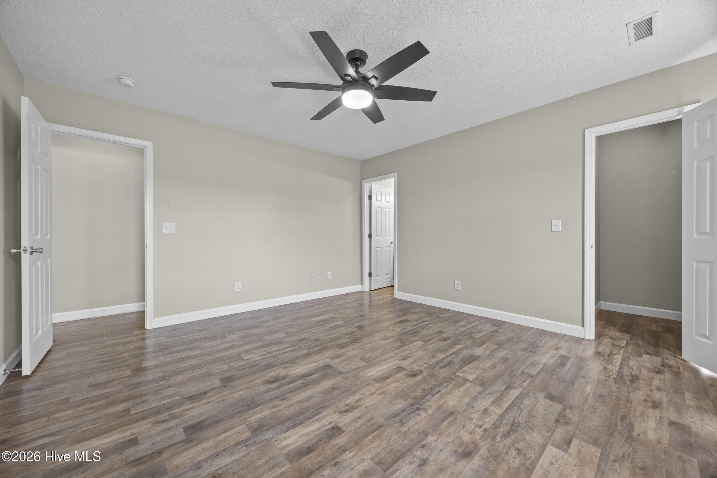 100564039 | Photo 16