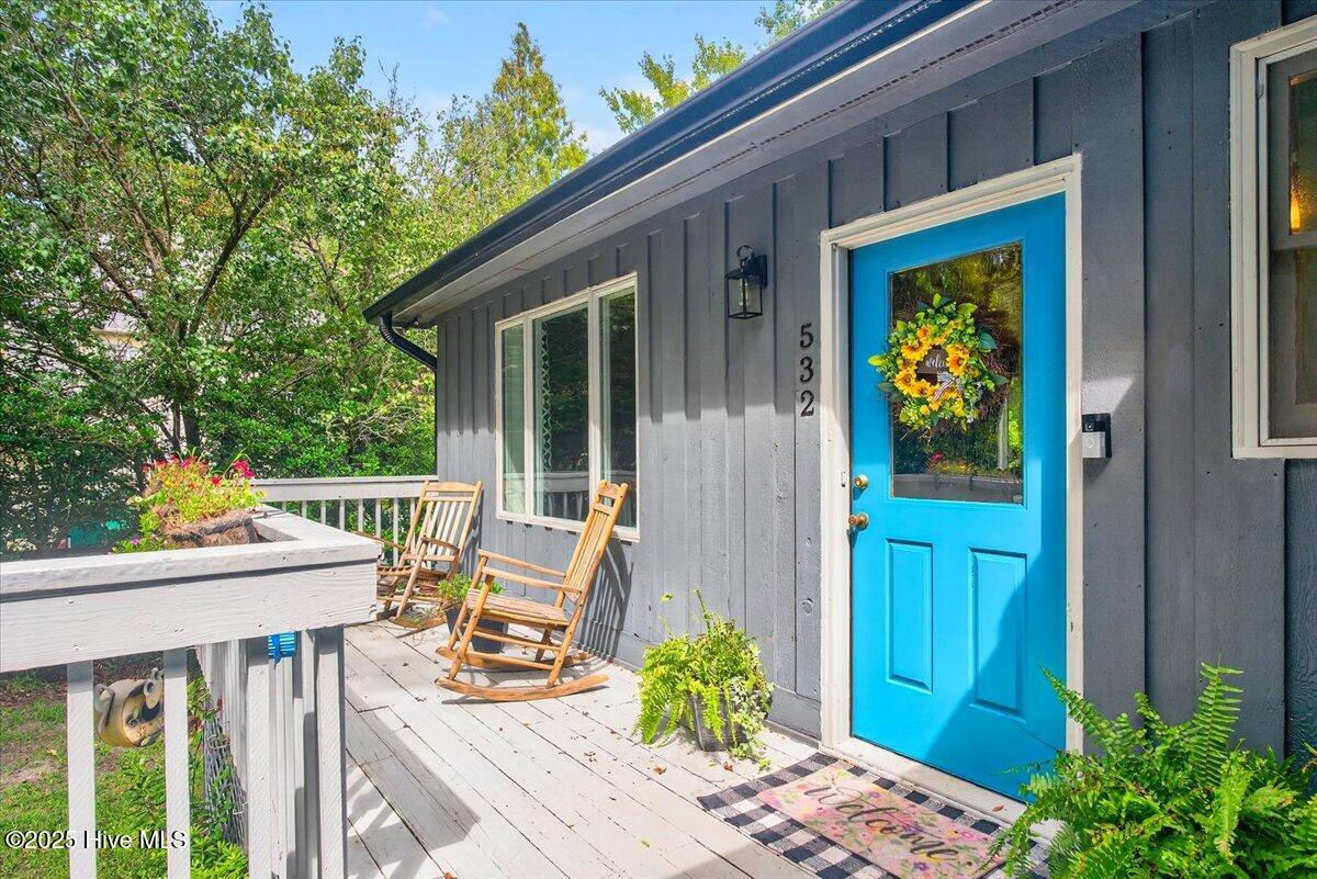 100525090 | Photo 10