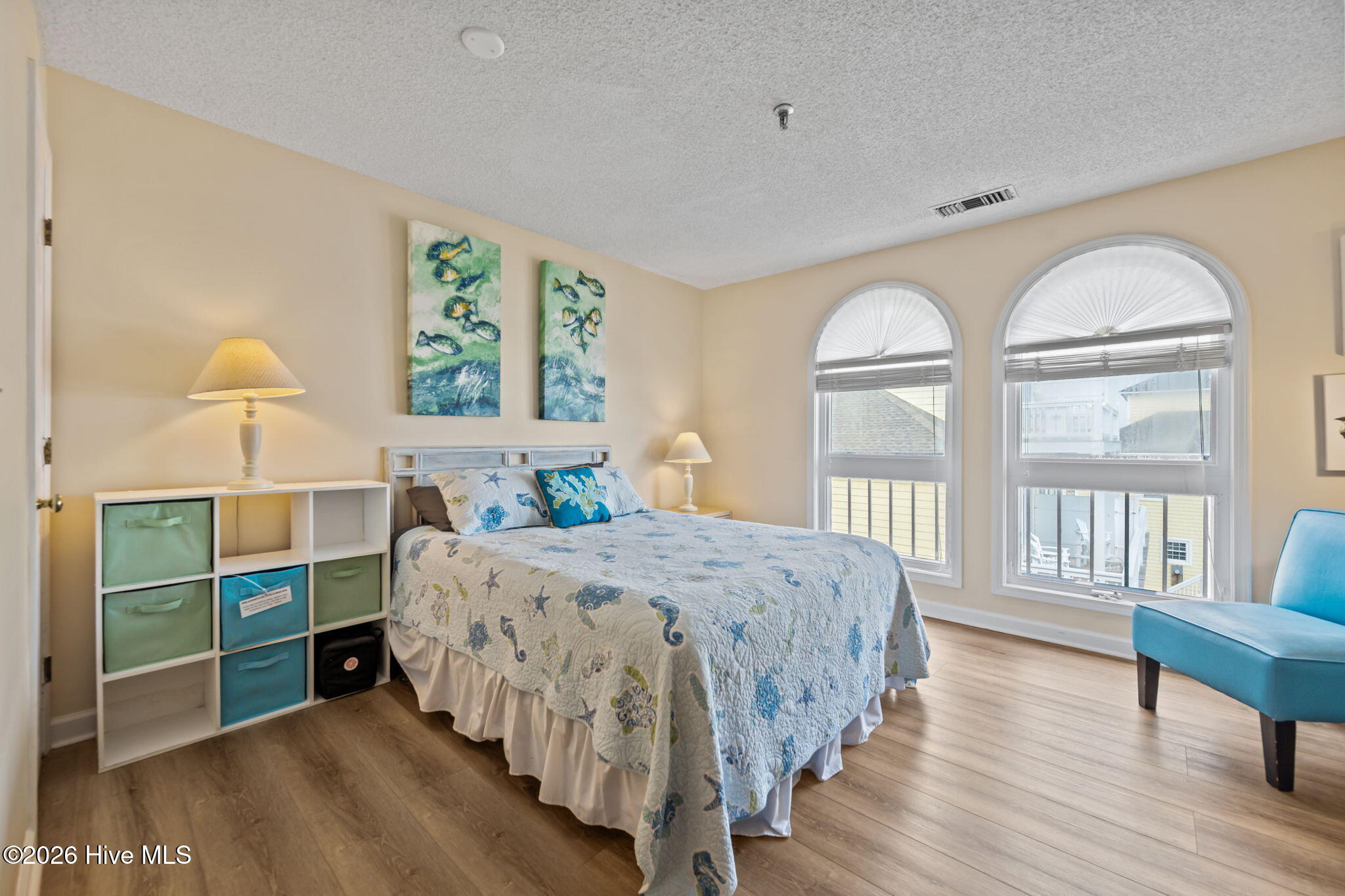 100562766 | Photo 29