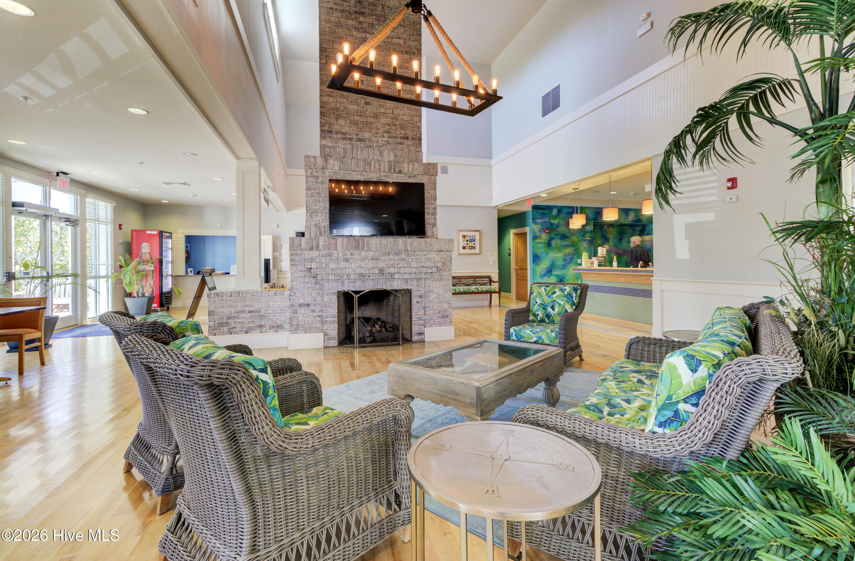 100569553 | Photo 34