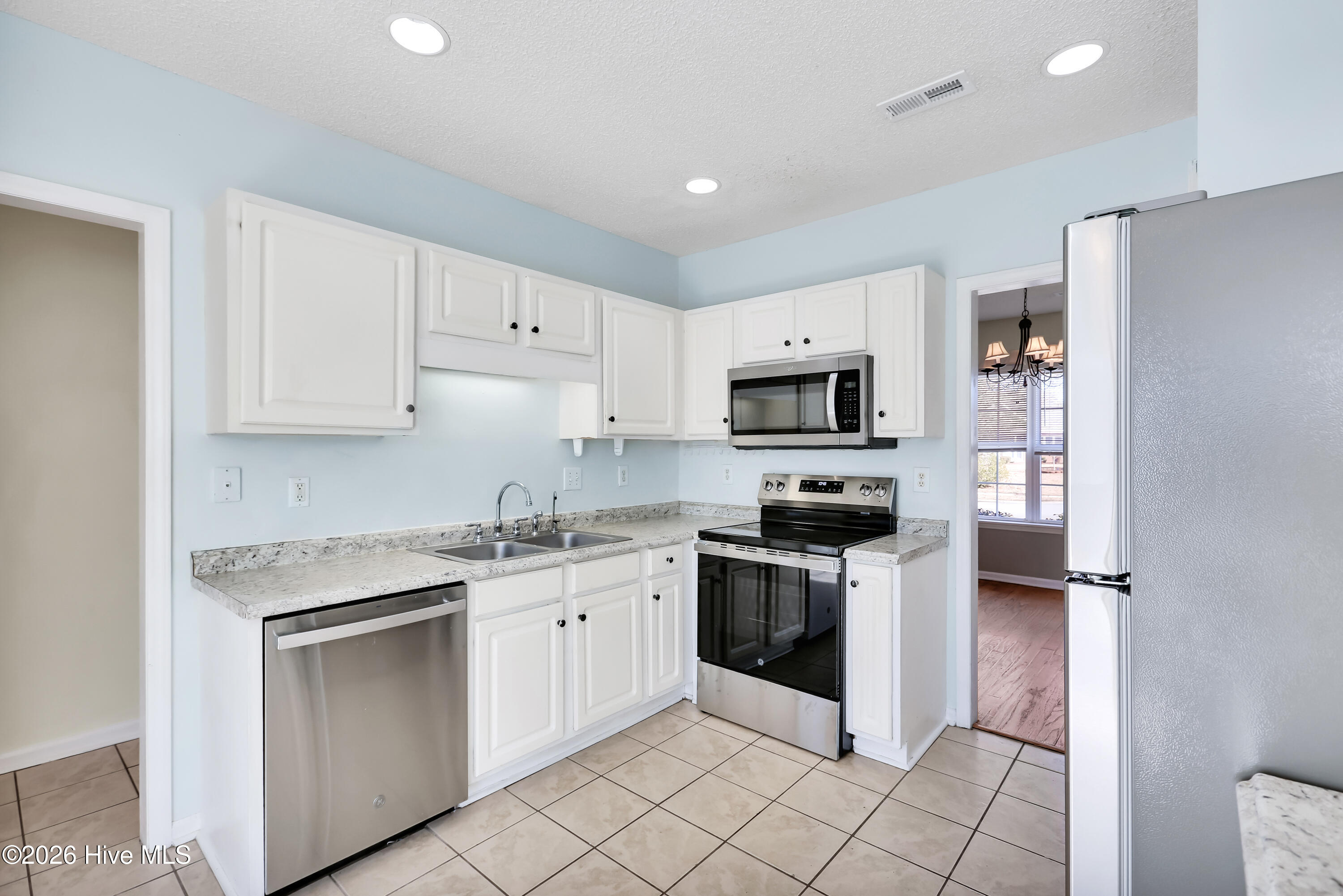 100550407 | Photo 12