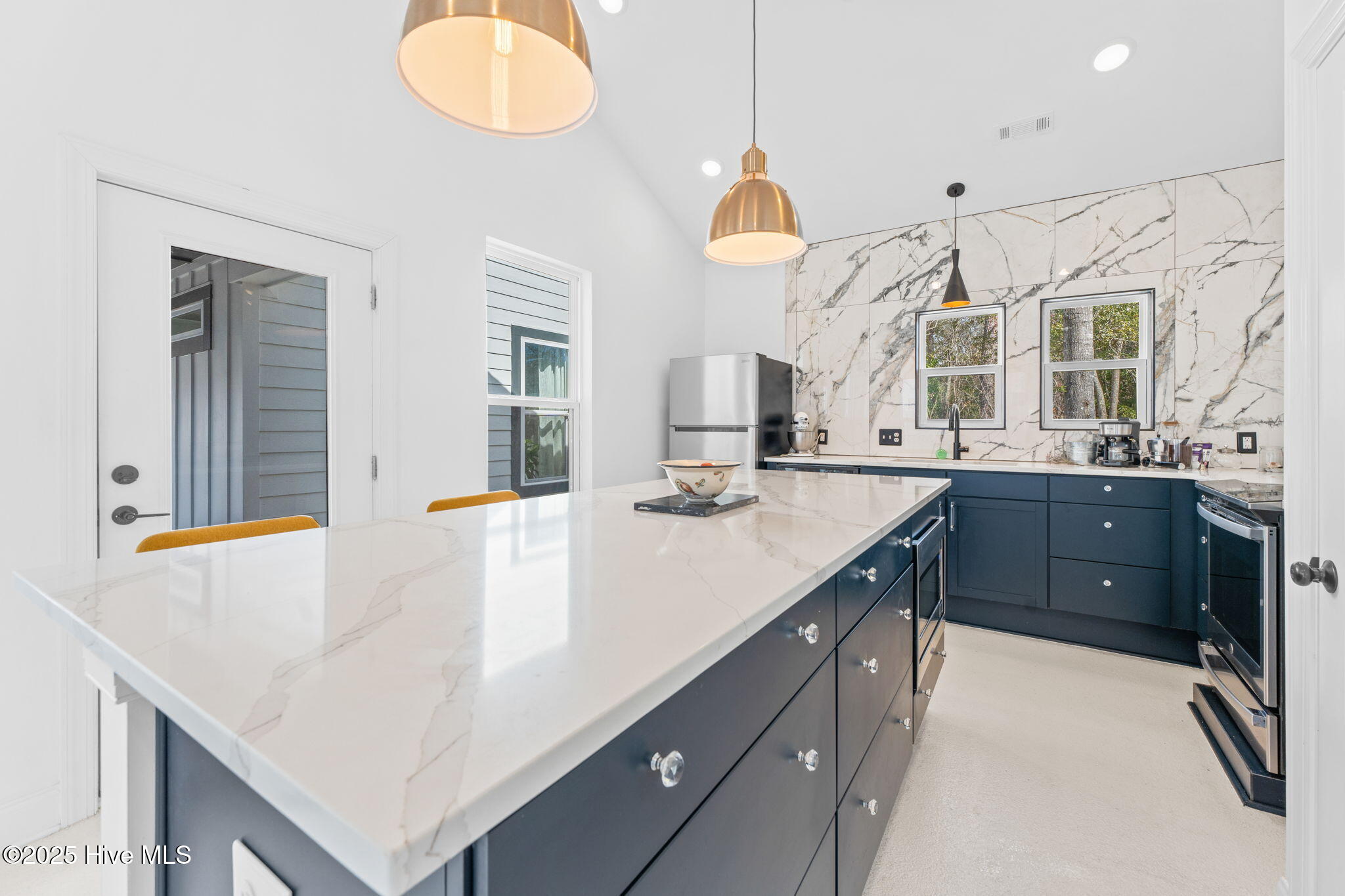 100528338 | Photo 44