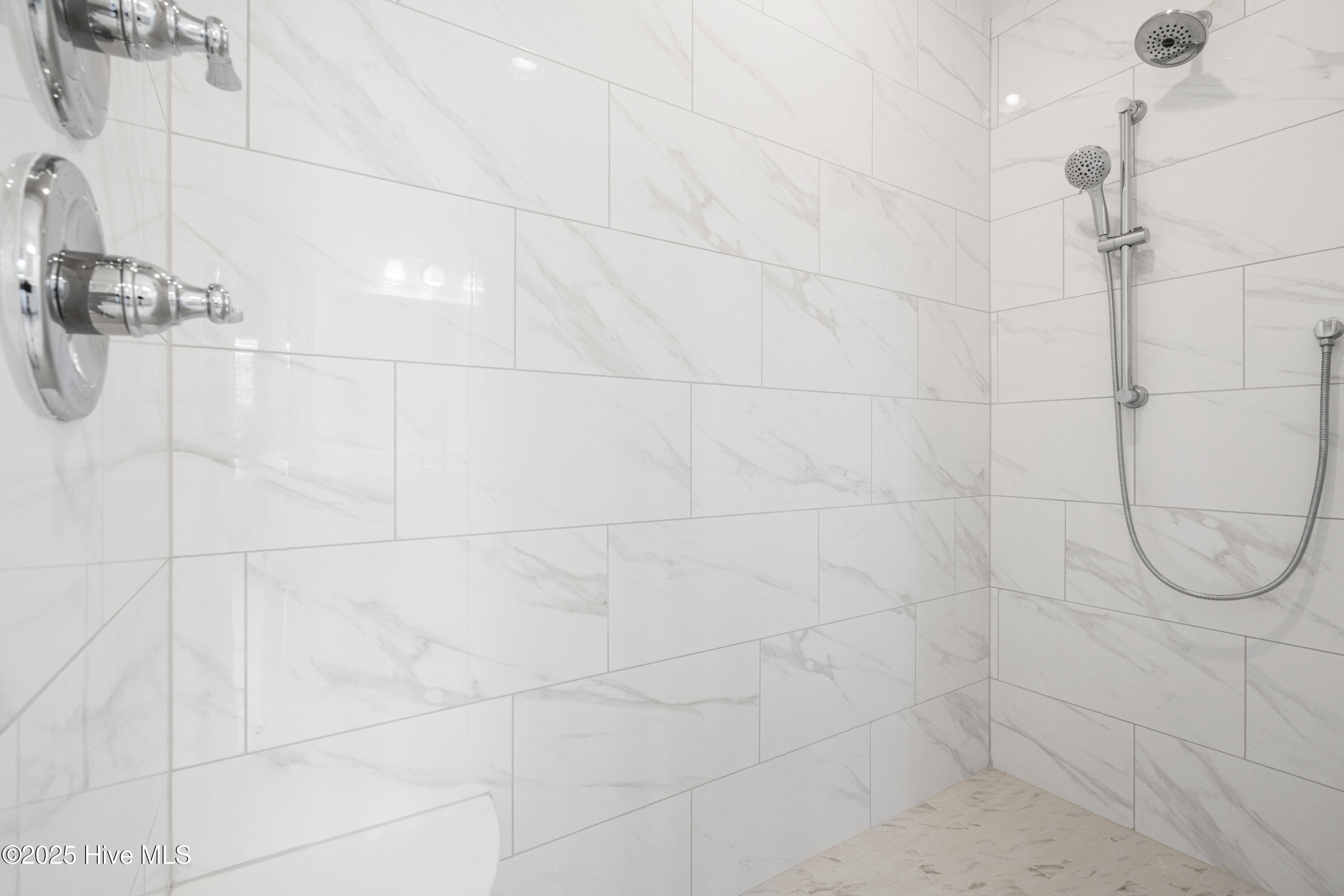 100493135 | Photo 32