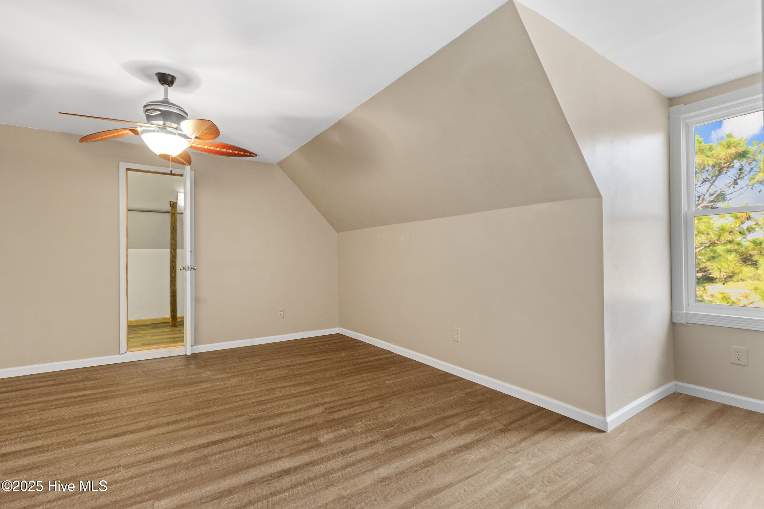 100531940 | Photo 60