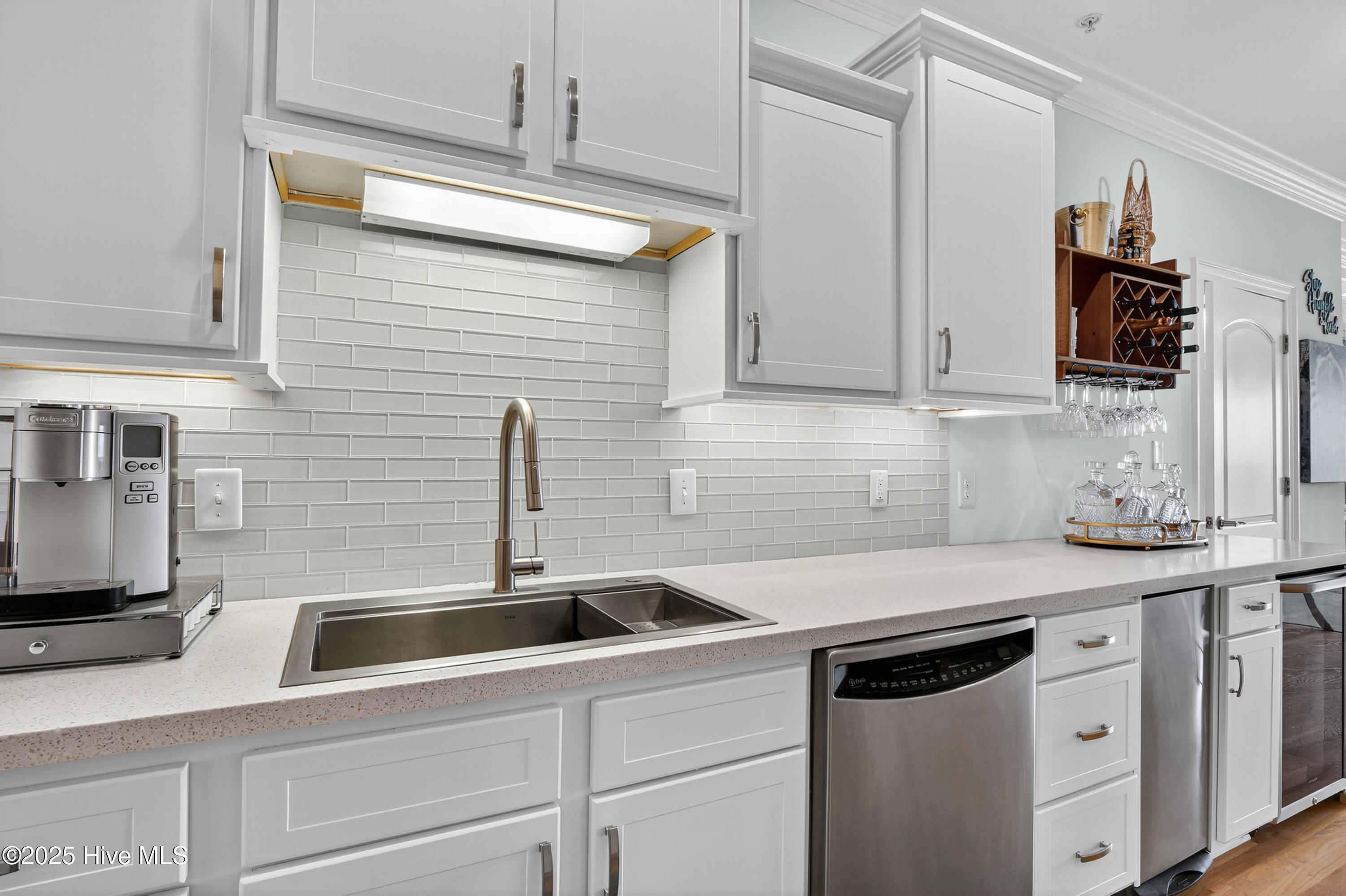 100524074 | Photo 12