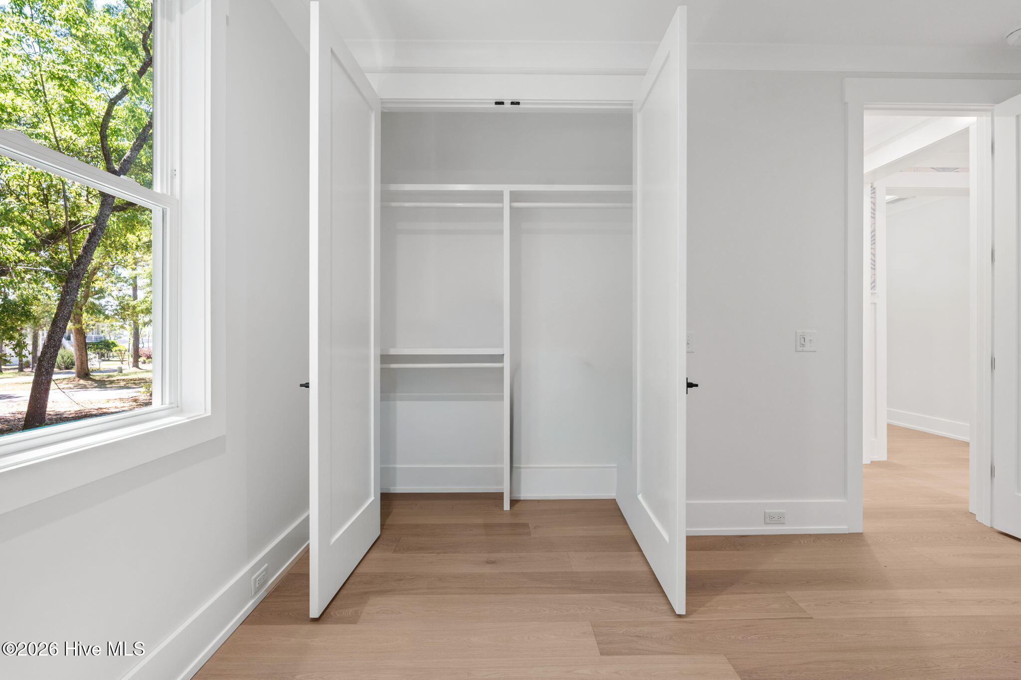 100568916 | Photo 53