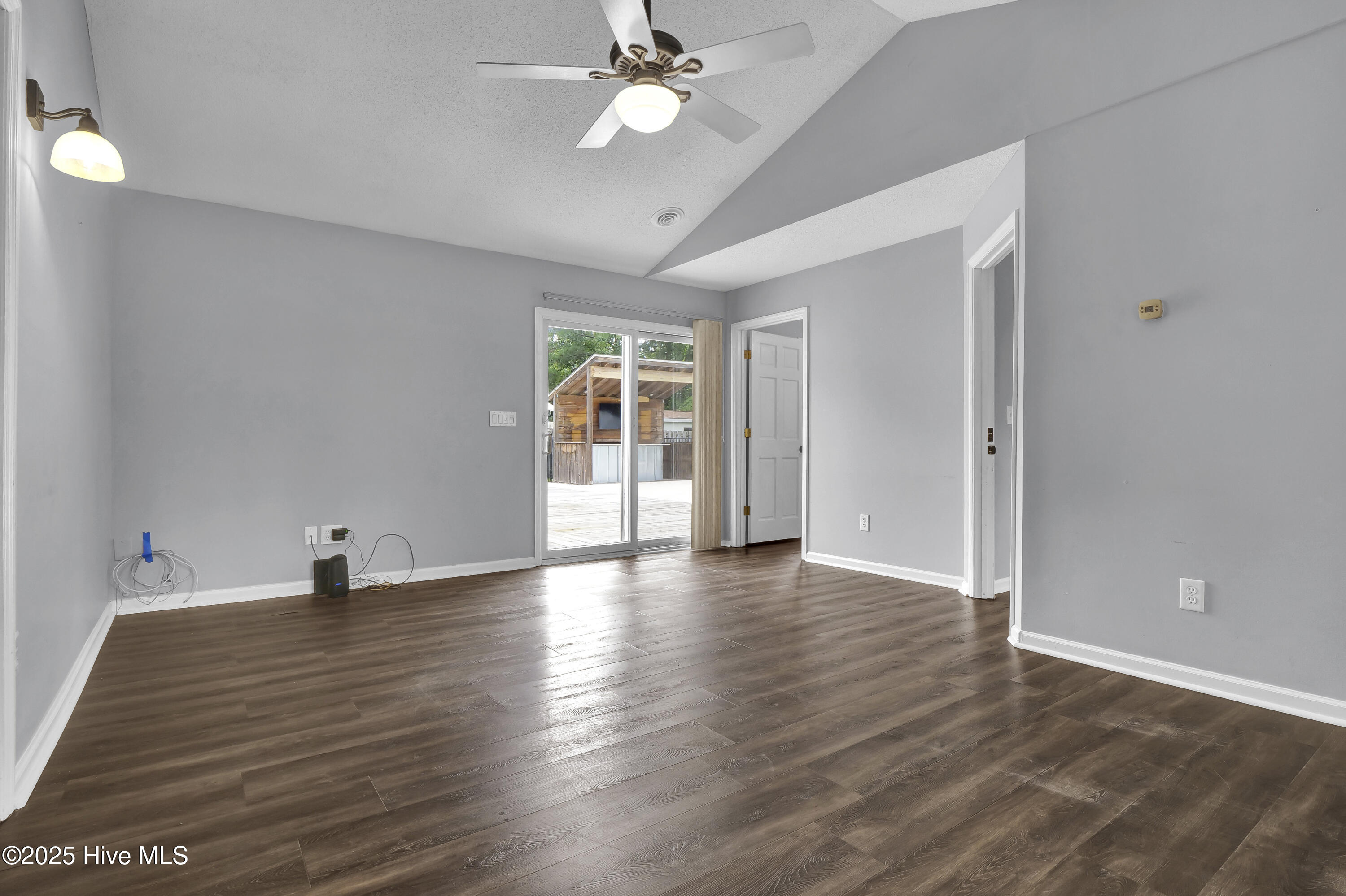 100544266 | Photo 17