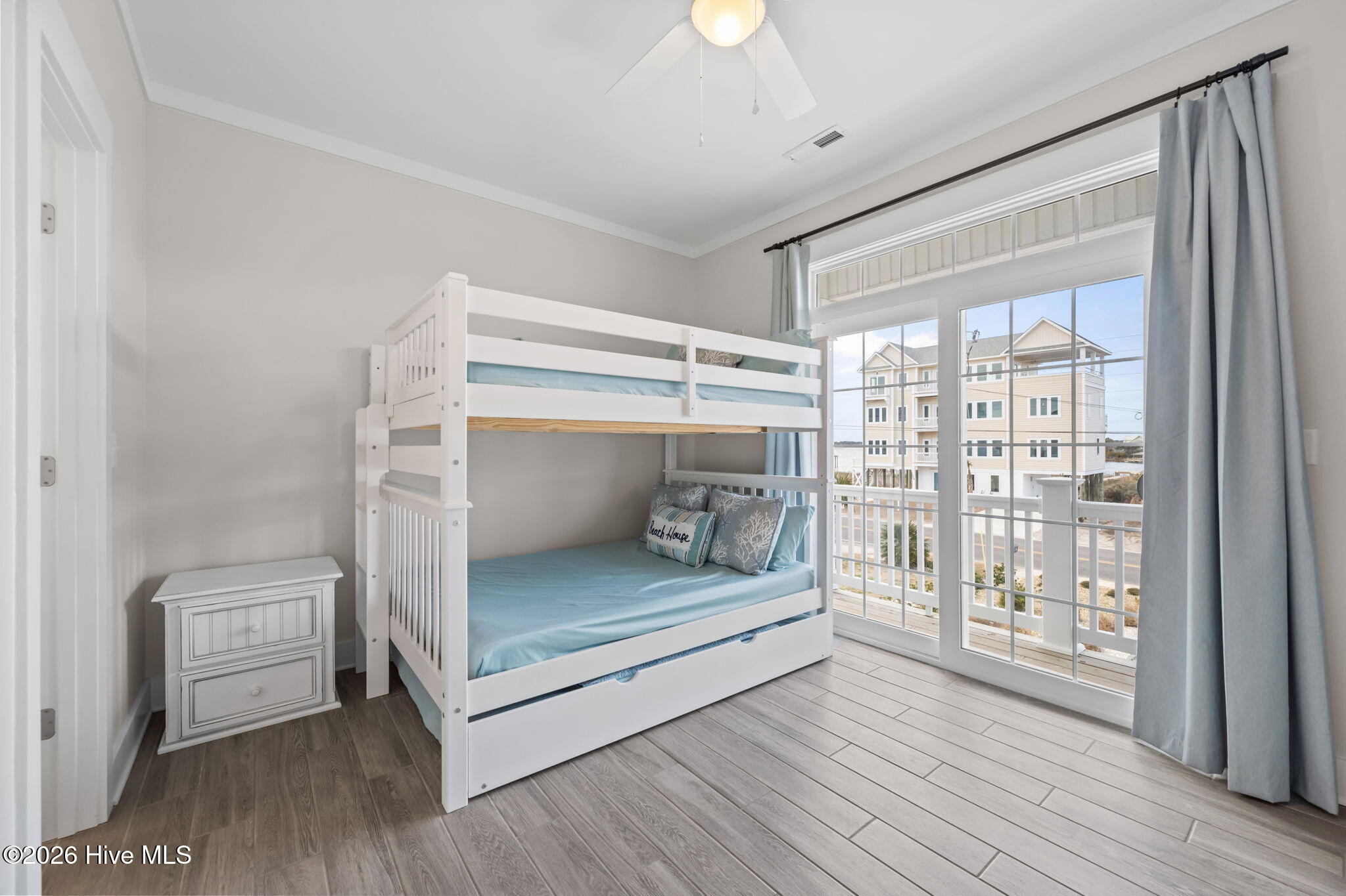 100555174 | Photo 38