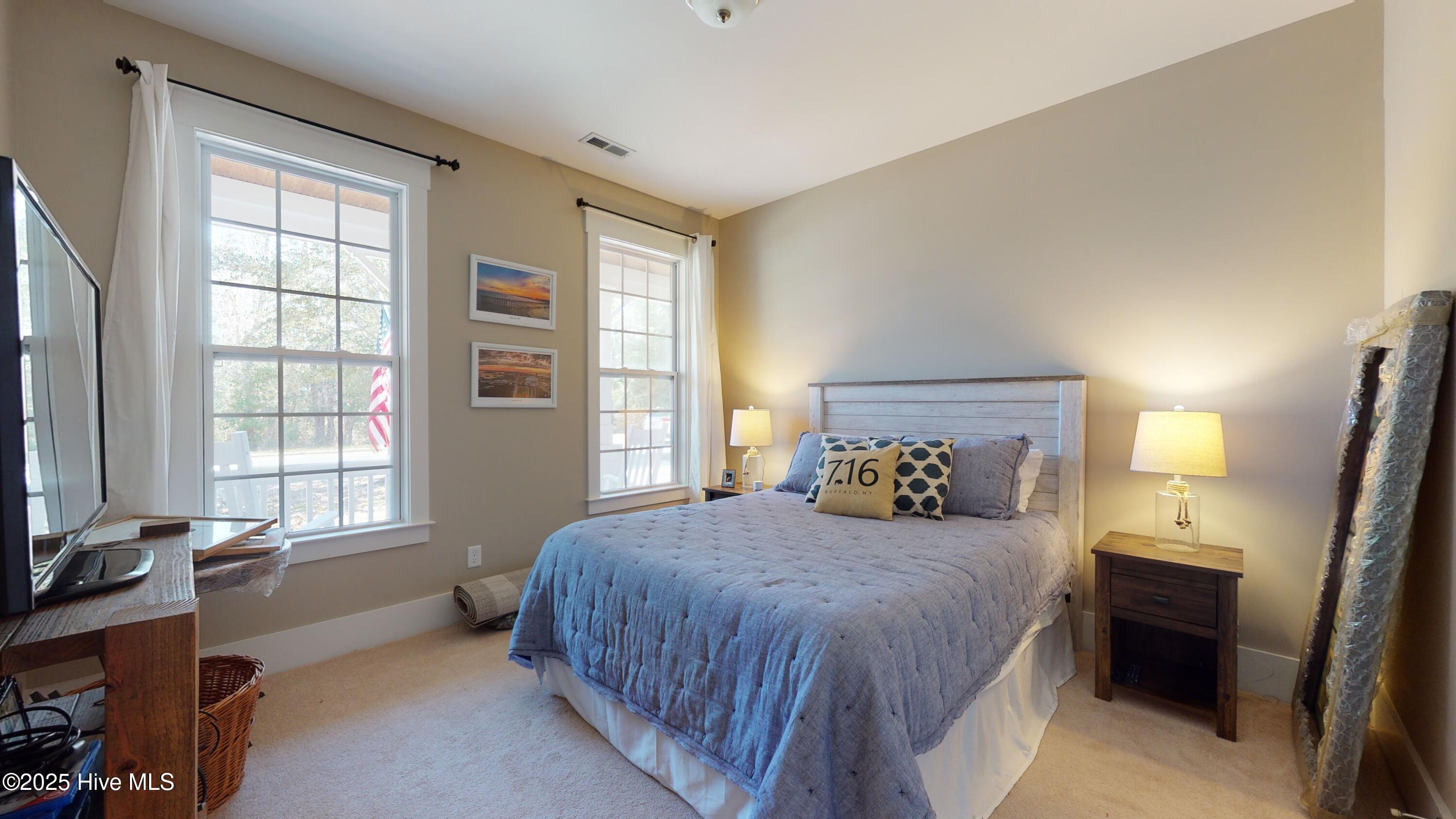 100570166 | Photo 43