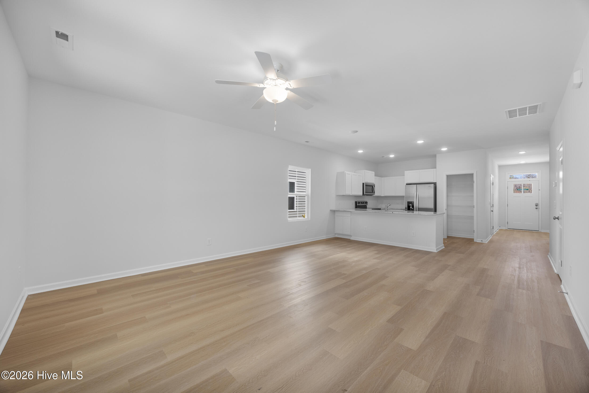 100549862 | Photo 22