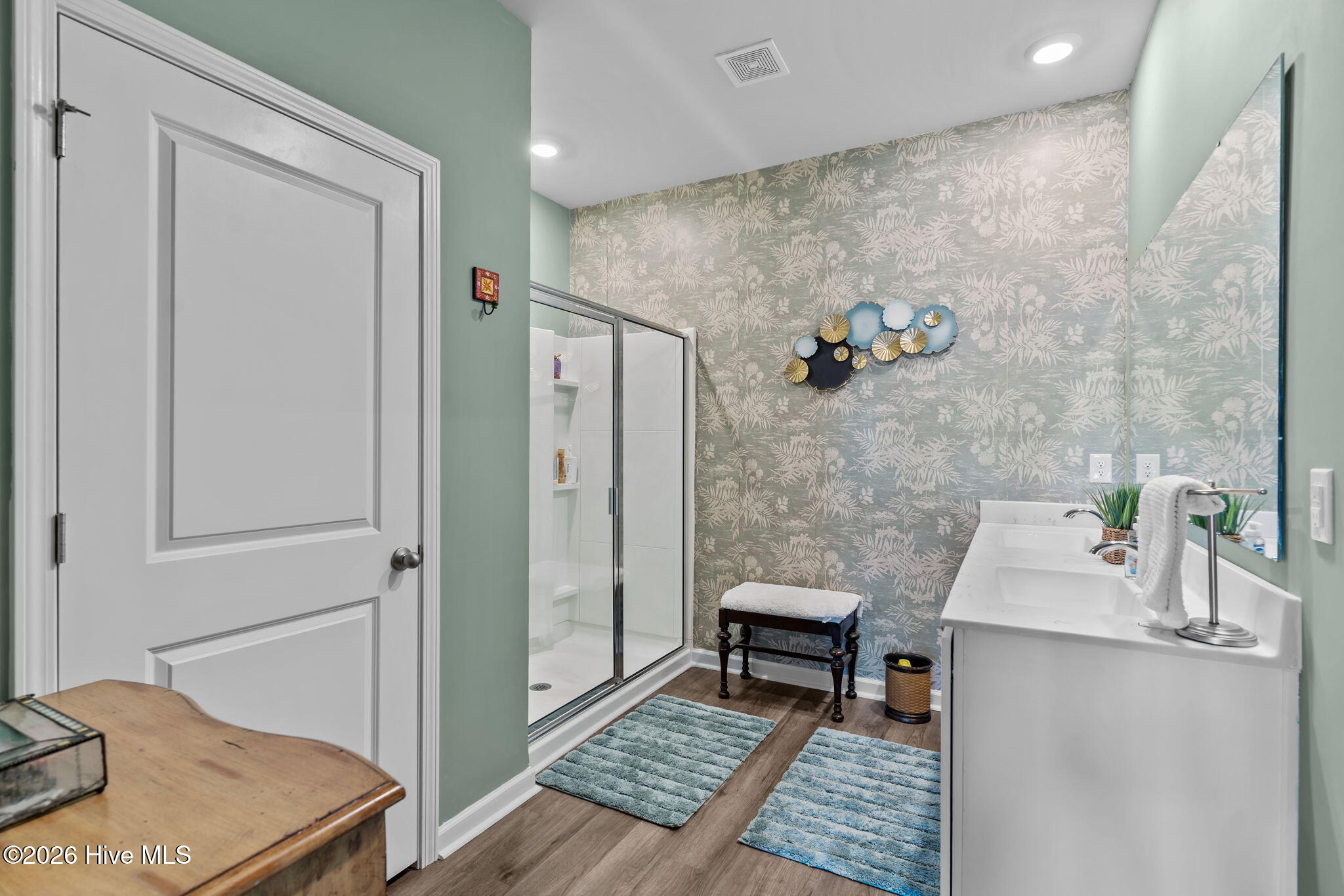 100569205 | Photo 31