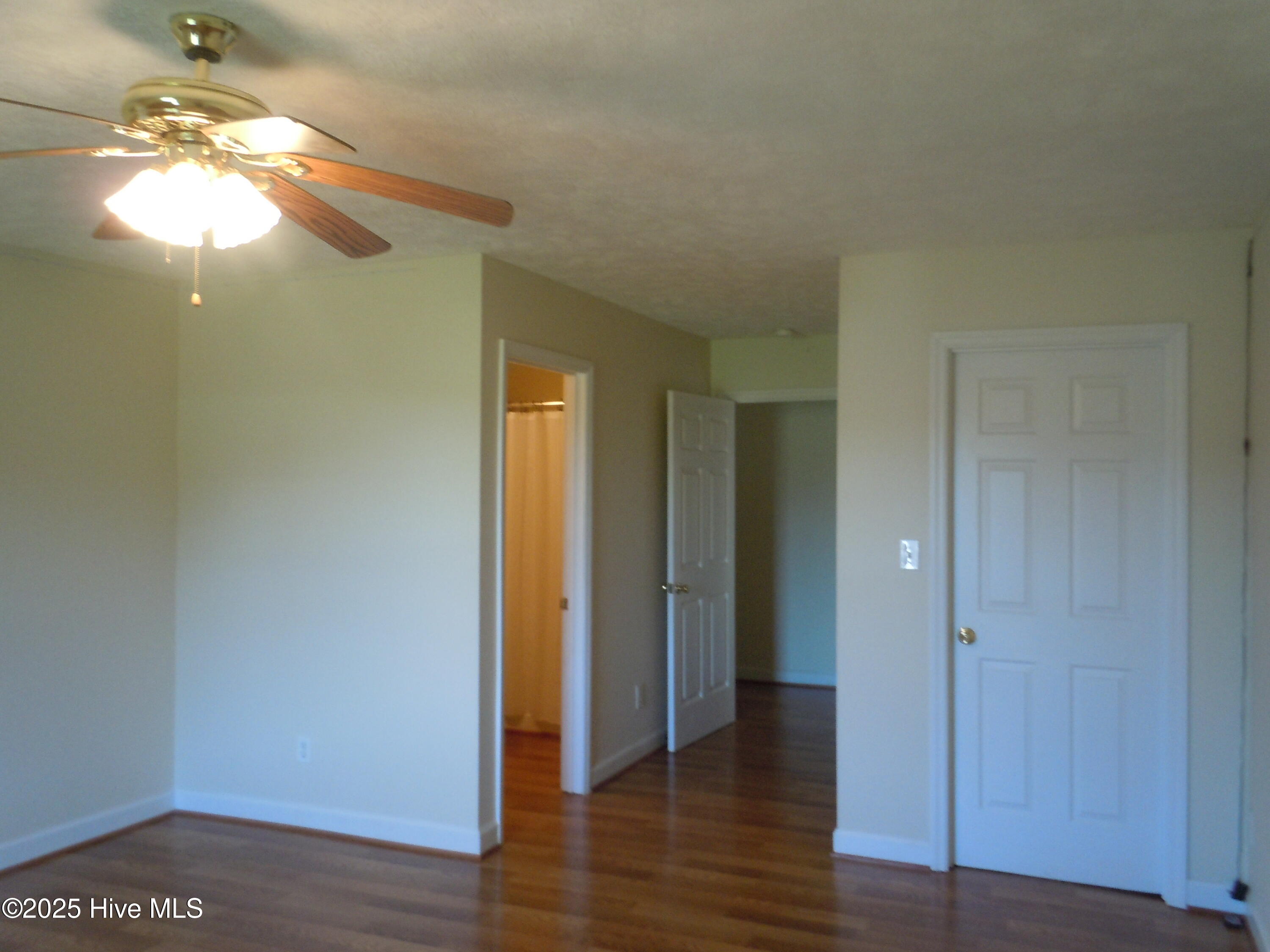 100528671 | Photo 26