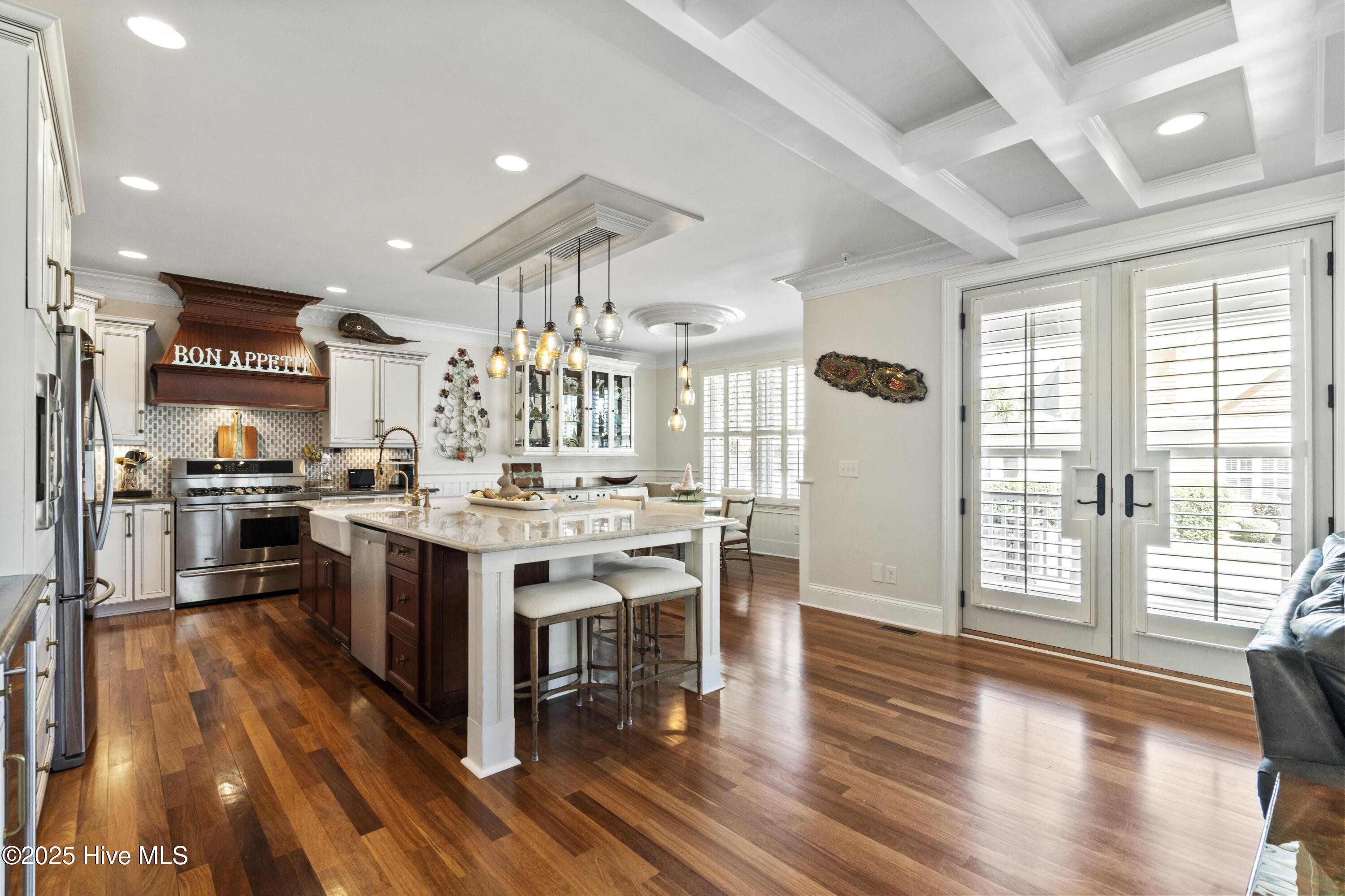 100498817 | Photo 99