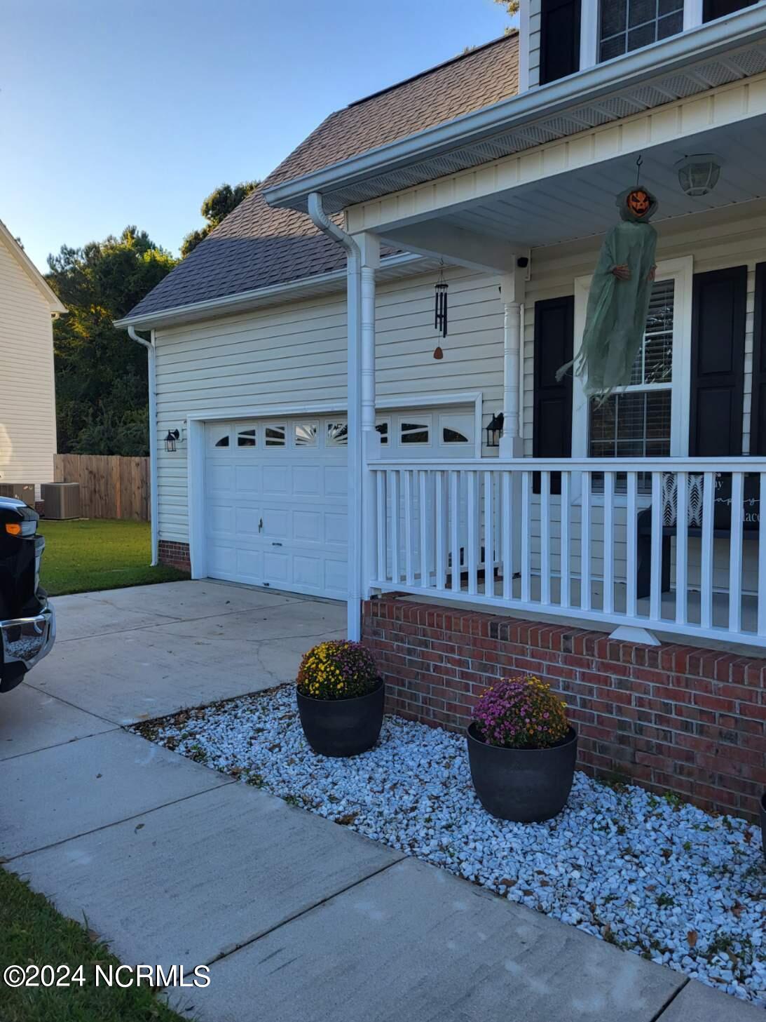 100568471 | Photo 45