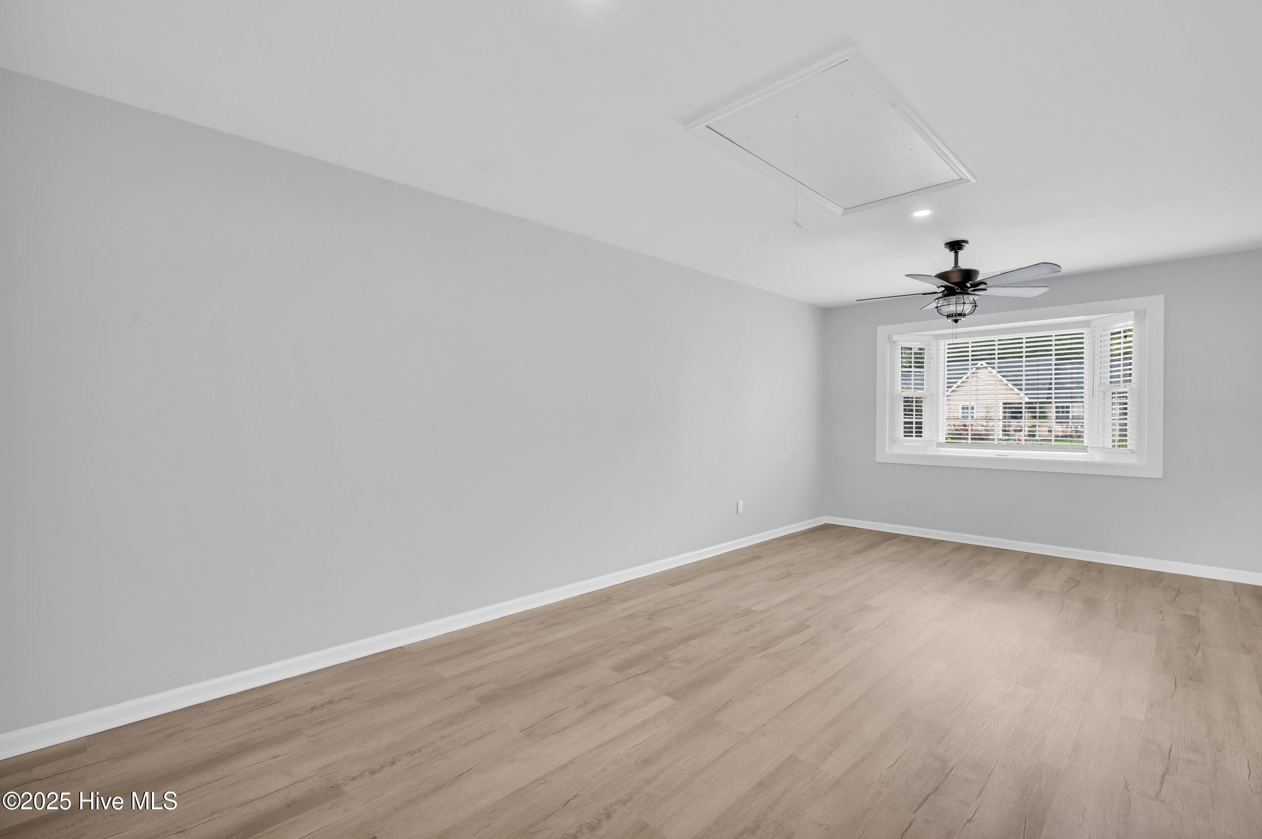 100535250 | Photo 26