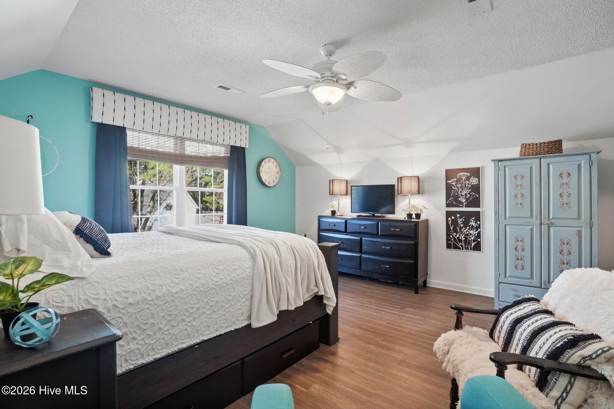 100557423 | Photo 37