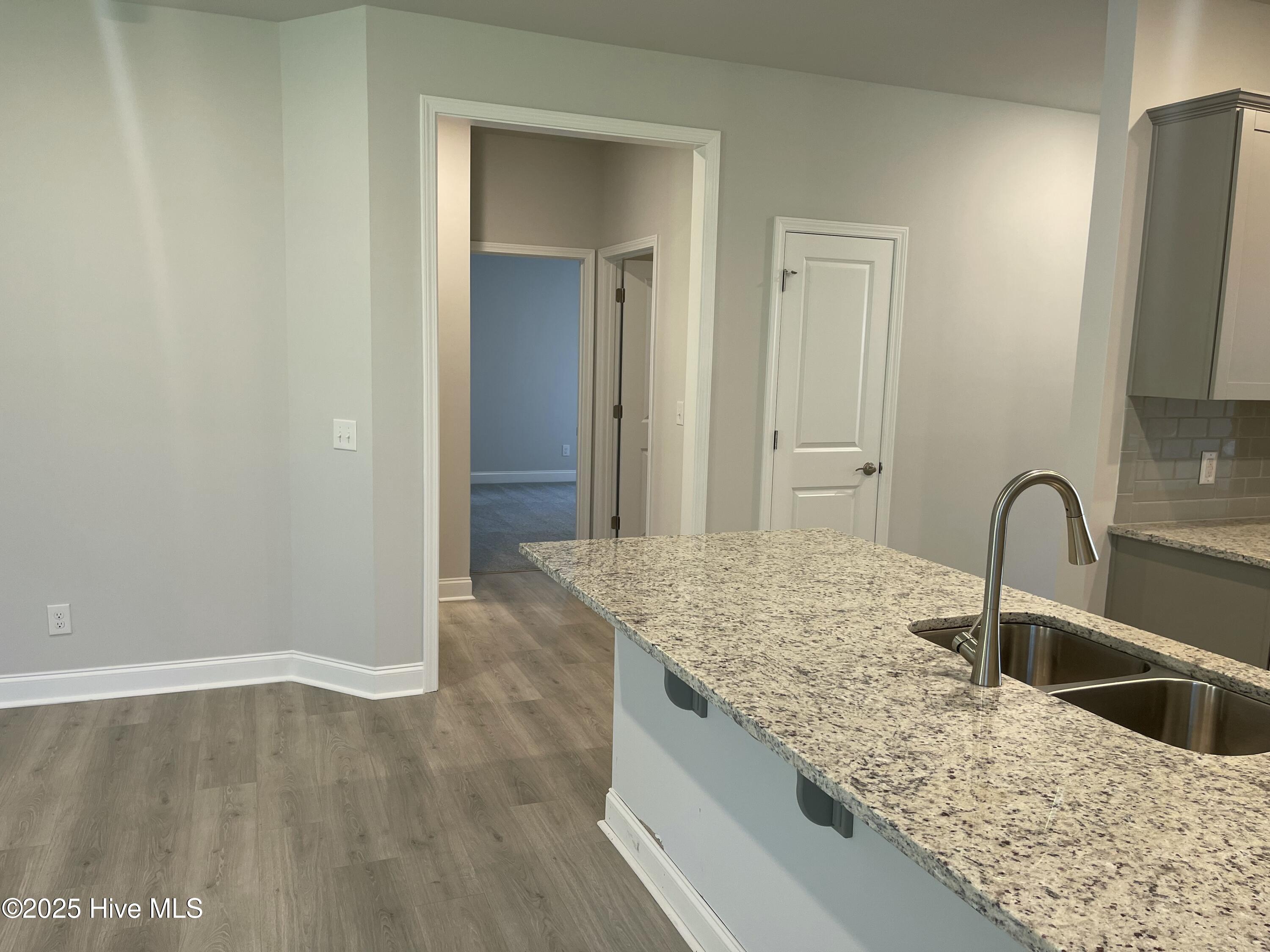 100522611 | Photo 26