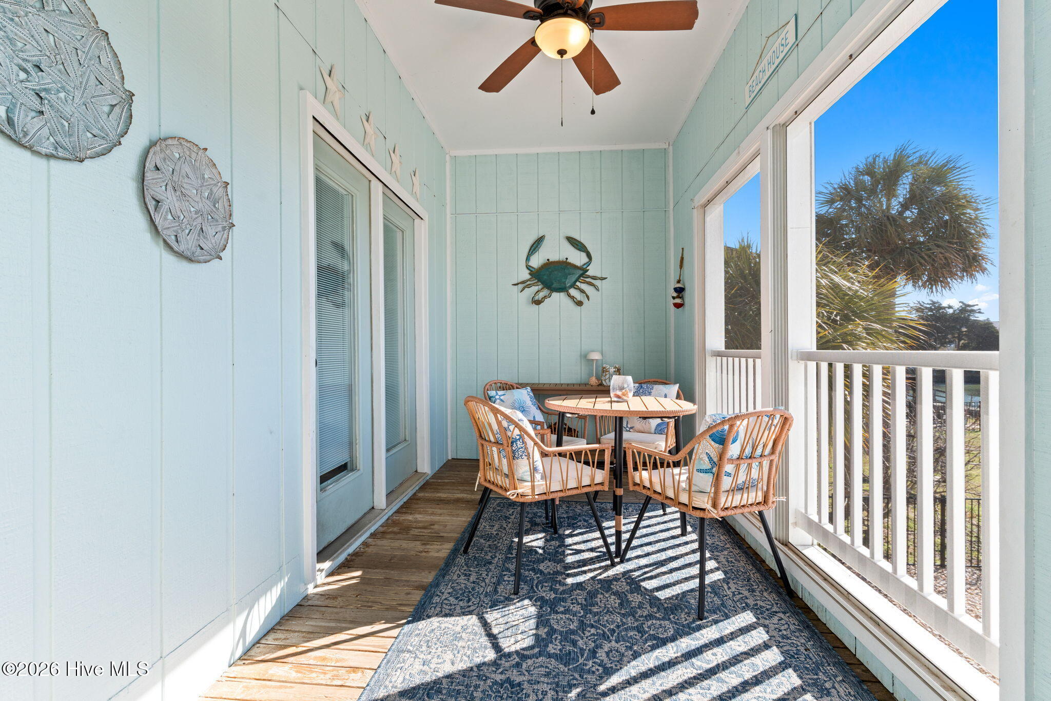 100557259 | Photo 36