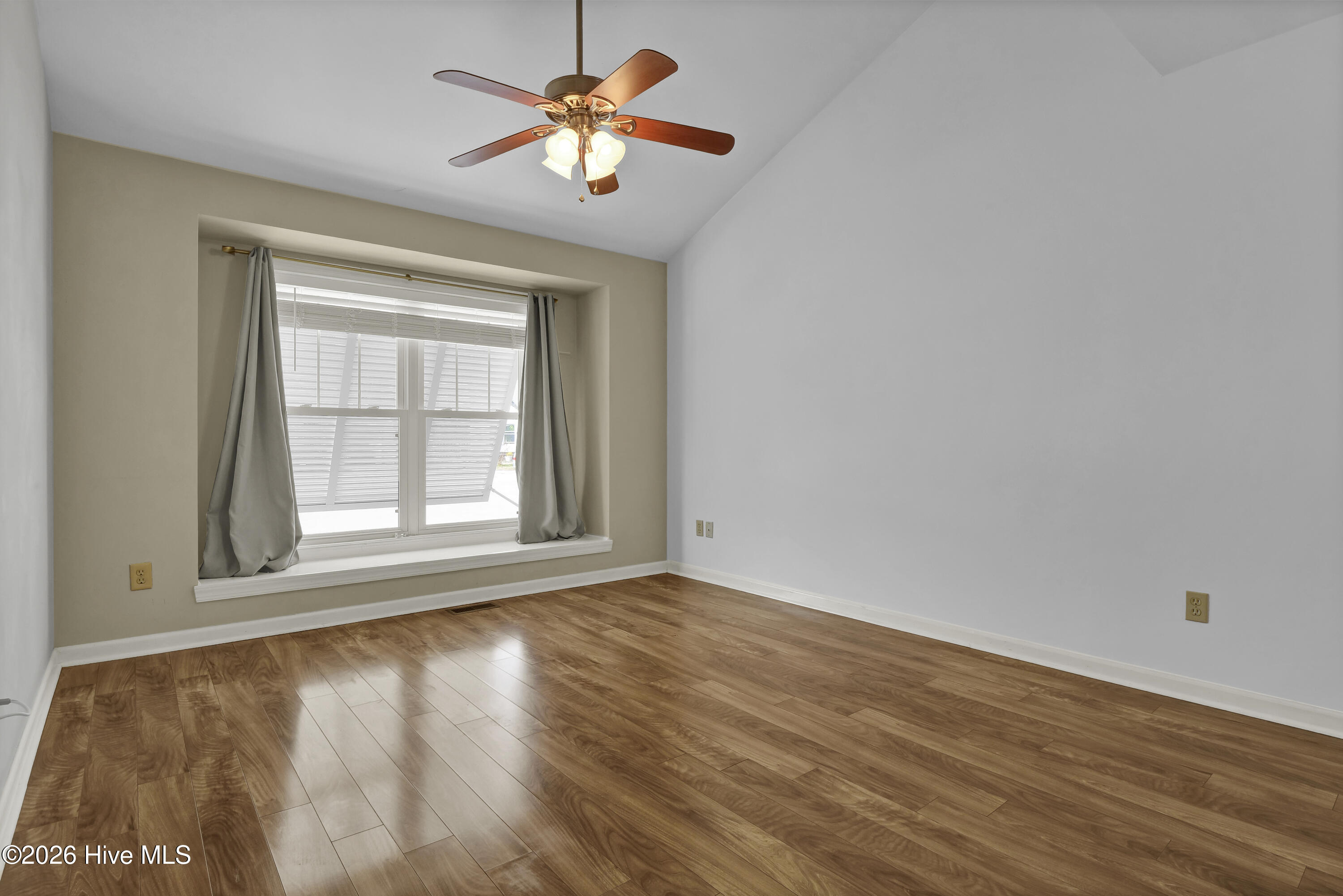 100551025 | Photo 18